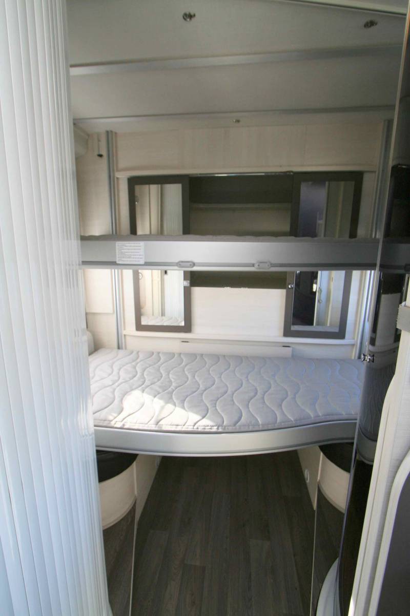 Achat Camping-car profilé occasion, 5 places, 6 couchages, lits superposés et lit de pavillon, Chausson Flash 716 à Roques proche de Toulouse (31)