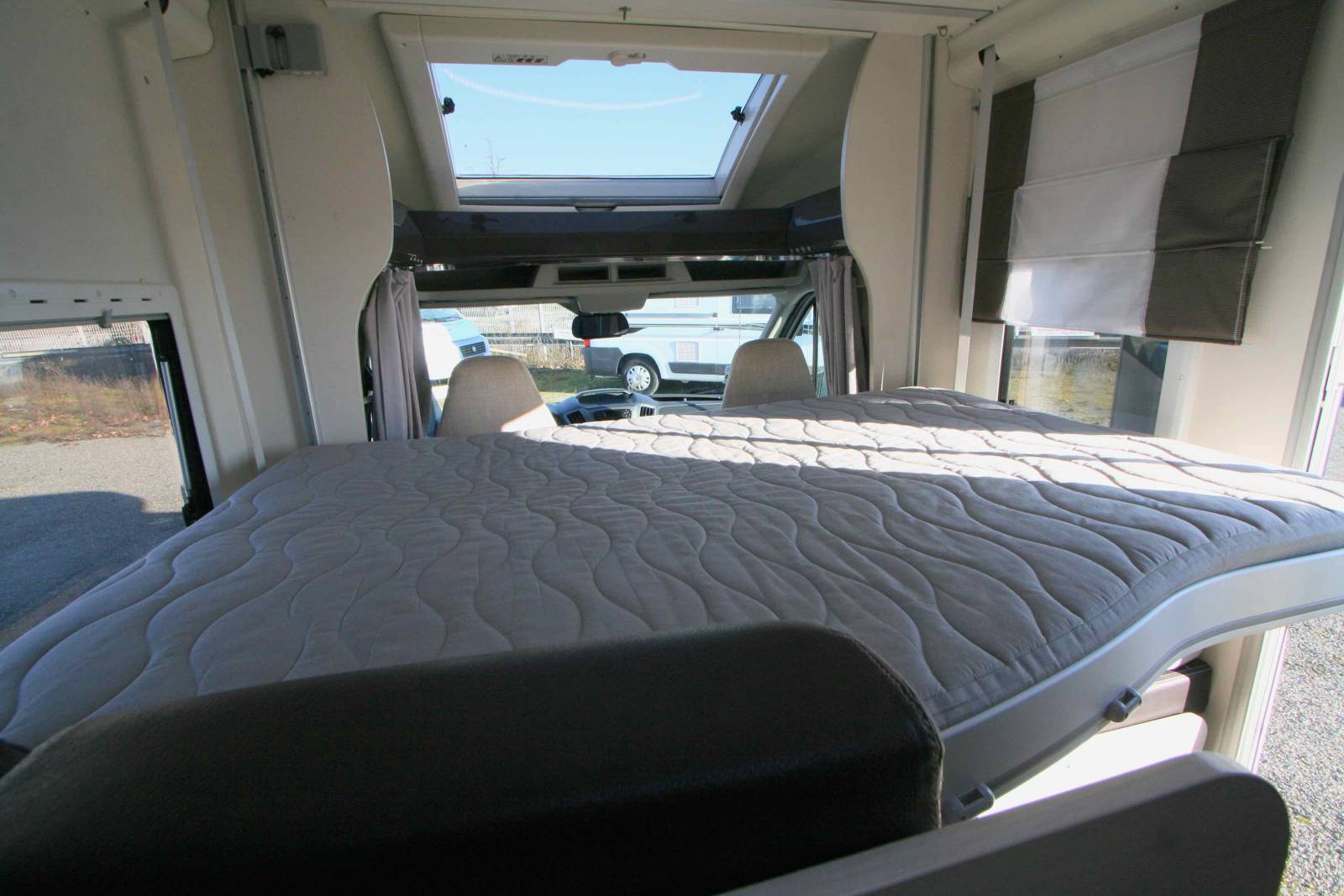 Vend Camping-car profilé occasion, 5 places, 6 couchages, lits superposés et lit de pavillon, Chausson Flash 716 à Roques proche de Toulouse (31)