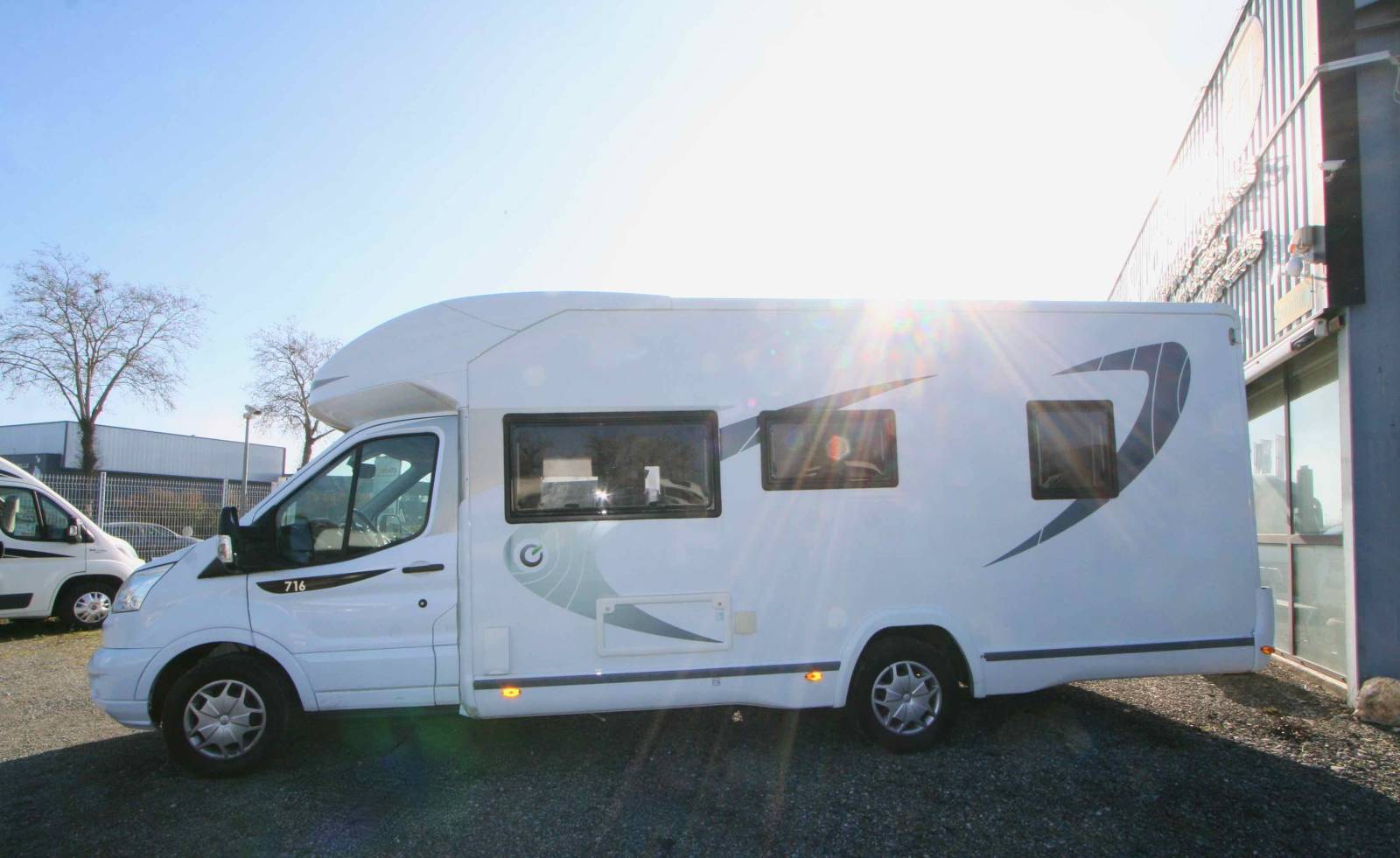 Camping-car profilé occasion, 5 places, 6 couchages, lits superposés et lit de pavillon, Chausson Flash 716 à Roques proche de Toulouse (31)