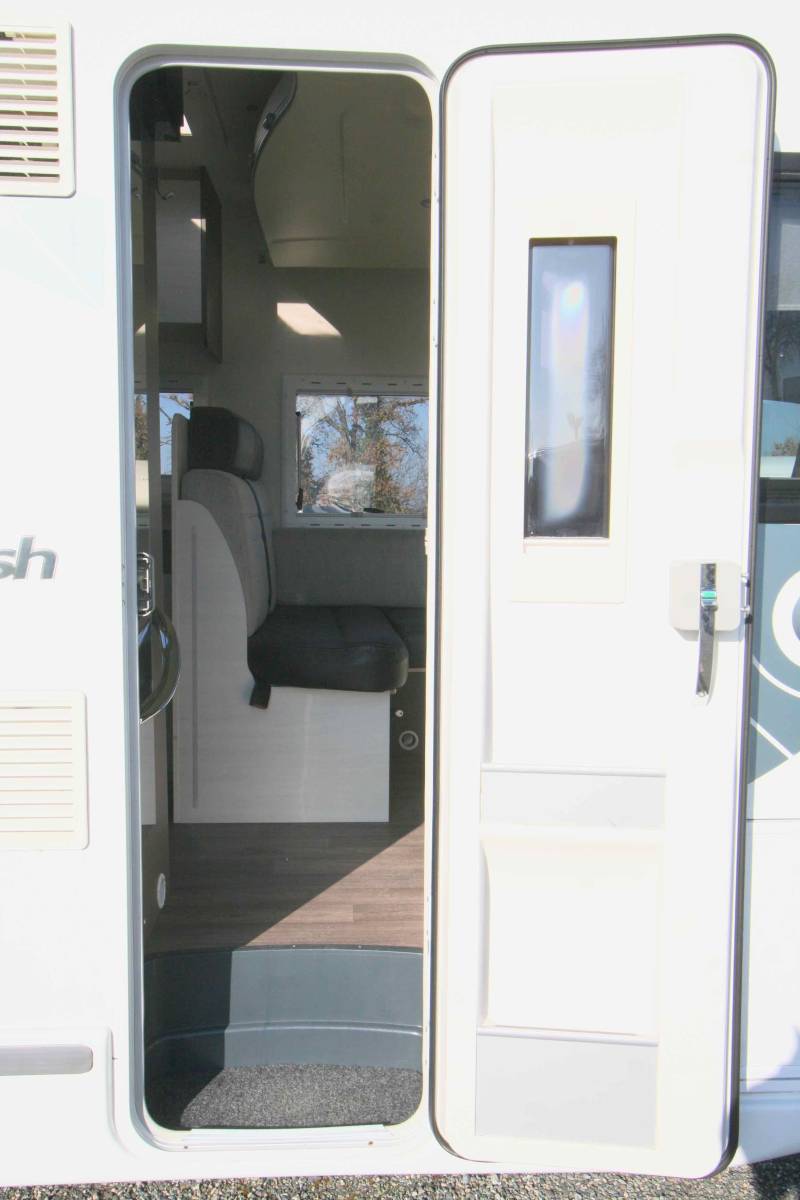 Achat Camping-car profilé occasion, 5 places, 6 couchages, lits superposés et lit de pavillon, Chausson Flash 716 à Roques proche de Toulouse (31)