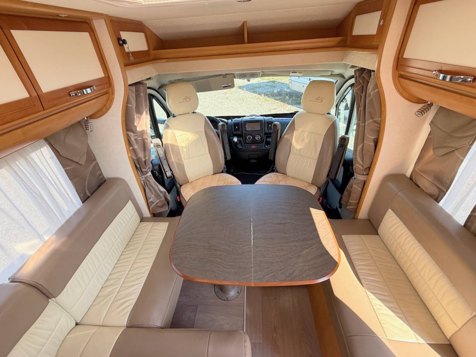 Achat Camping-car occasion profilé, lits jumeaux, boîte automatique, 4 places, 4 couchages, Fleurette Migrateur 73 LJ, à Roques, proche de Toulouse (31)