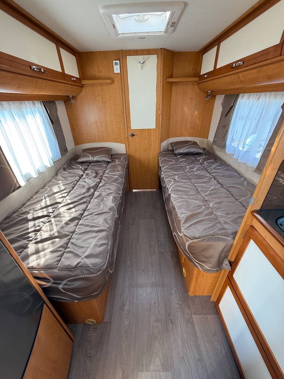 Achat Camping-car occasion profilé, lits jumeaux, boîte automatique, 4 places, 4 couchages, Fleurette Migrateur 73 LJ, à Roques, proche de Toulouse (31)