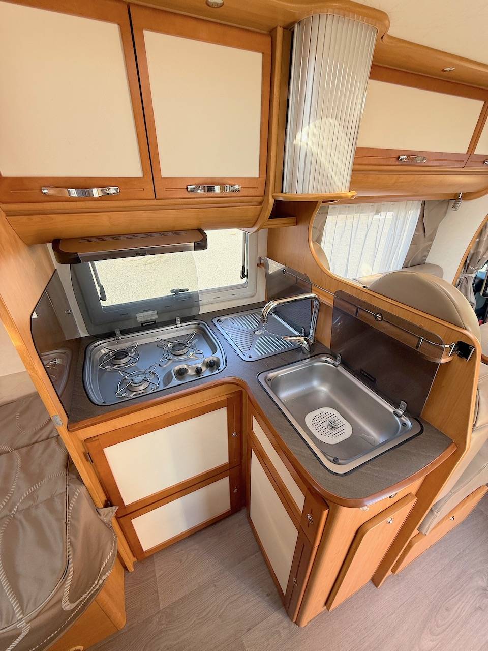 Achat Camping-car occasion profilé, lits jumeaux, boîte automatique, 4 places, 4 couchages, Fleurette Migrateur 73 LJ, à Roques, proche de Toulouse (31)