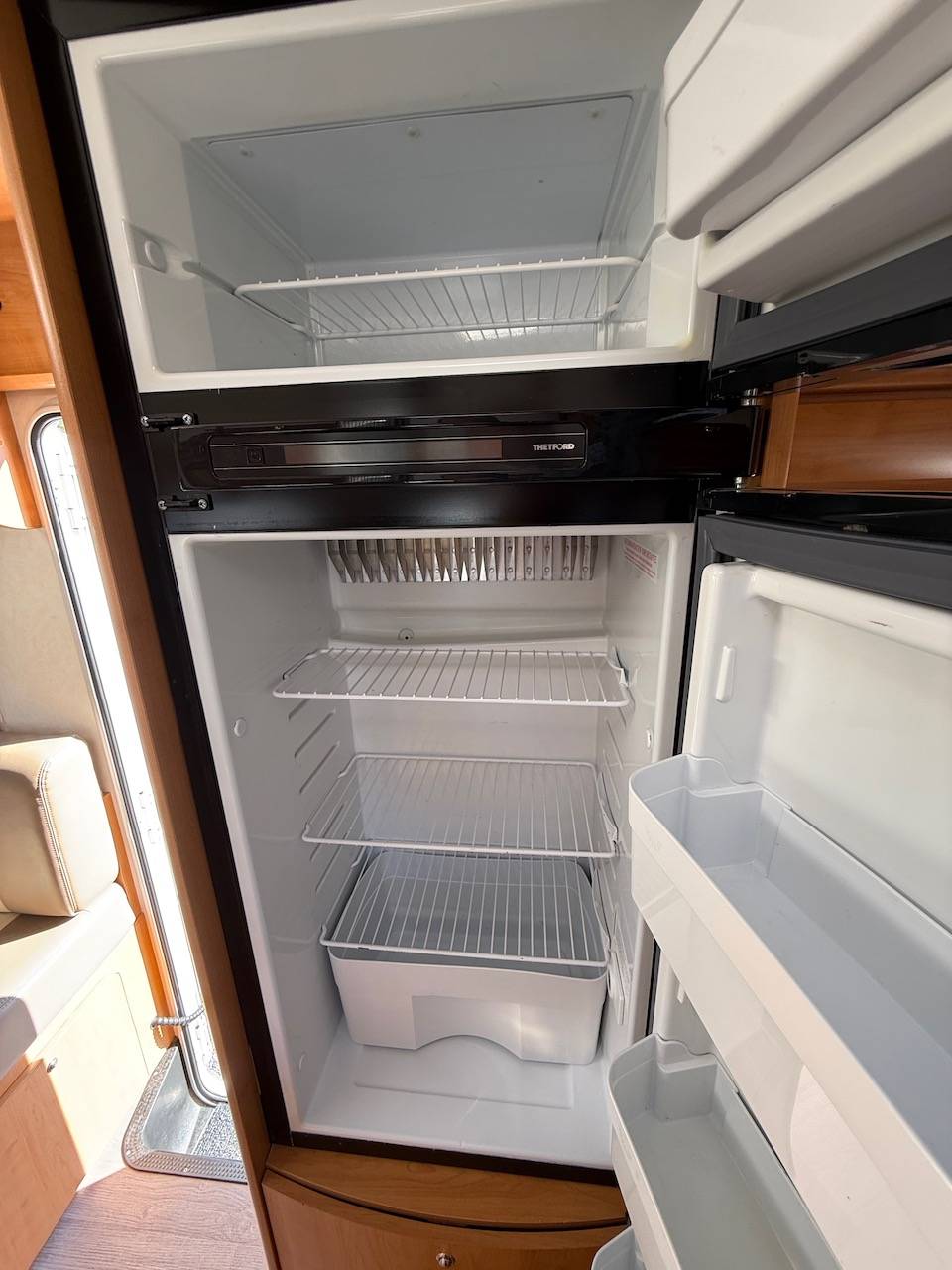 Achat Camping-car occasion profilé, lits jumeaux, boîte automatique, 4 places, 4 couchages, Fleurette Migrateur 73 LJ, à Roques, proche de Toulouse (31)