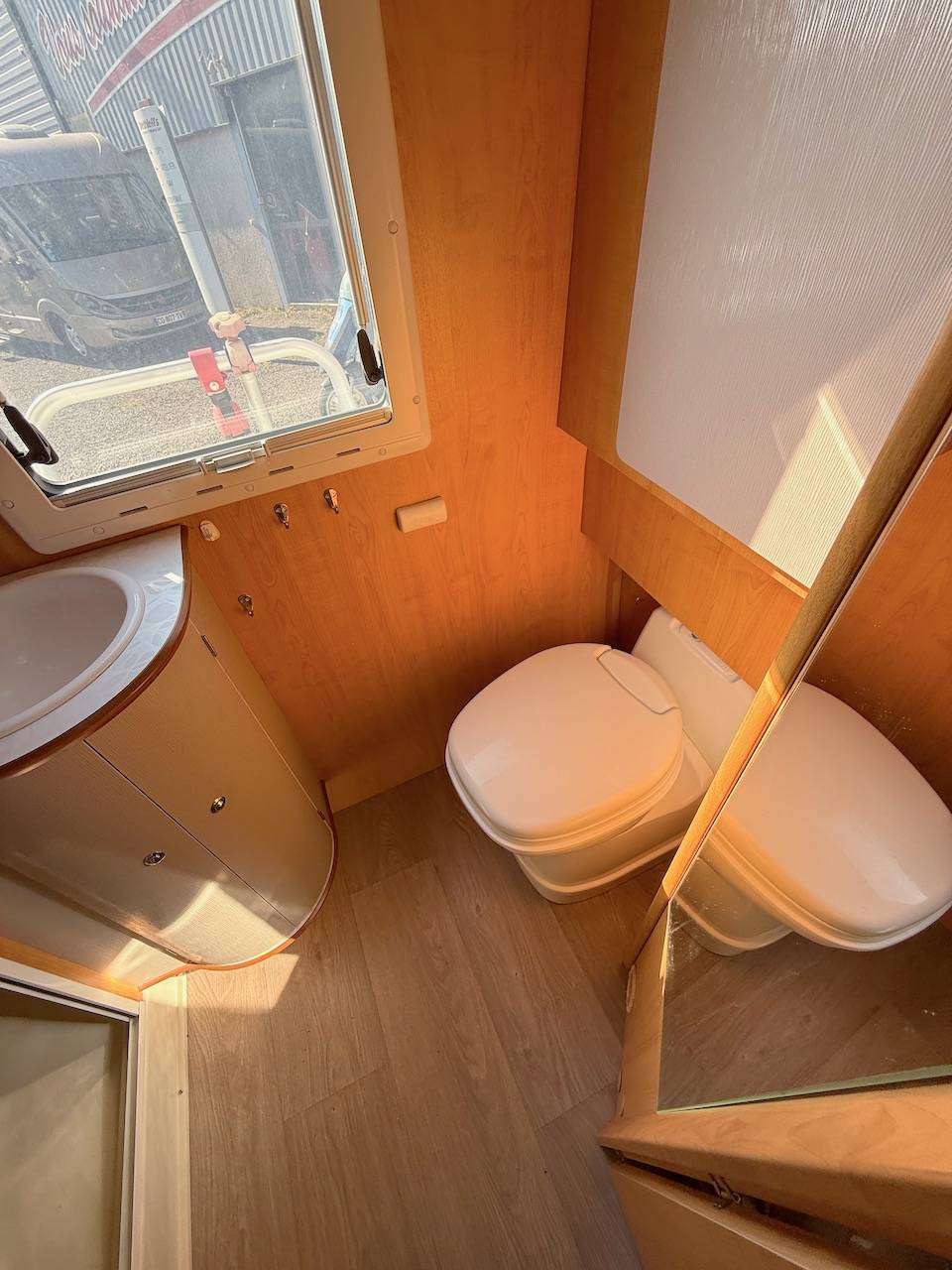 Vente Camping-car occasion profilé, lits jumeaux, boîte automatique, 4 places, 4 couchages, Fleurette Migrateur 73 LJ, à Roques, proche de Toulouse (31)