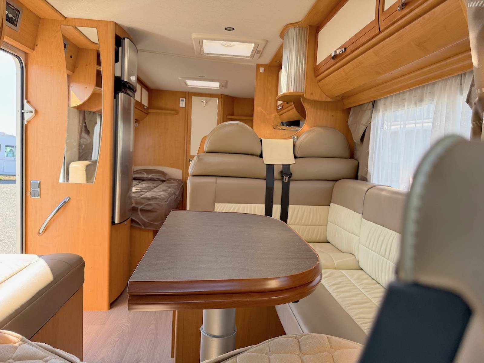 À vendre un nouveau camping-car occasion profilé, lits jumeaux, boîte automatique, 4 places, 4 couchages, Fleurette Migrateur 73 LJ, à Roques, proche de Toulouse (31)2