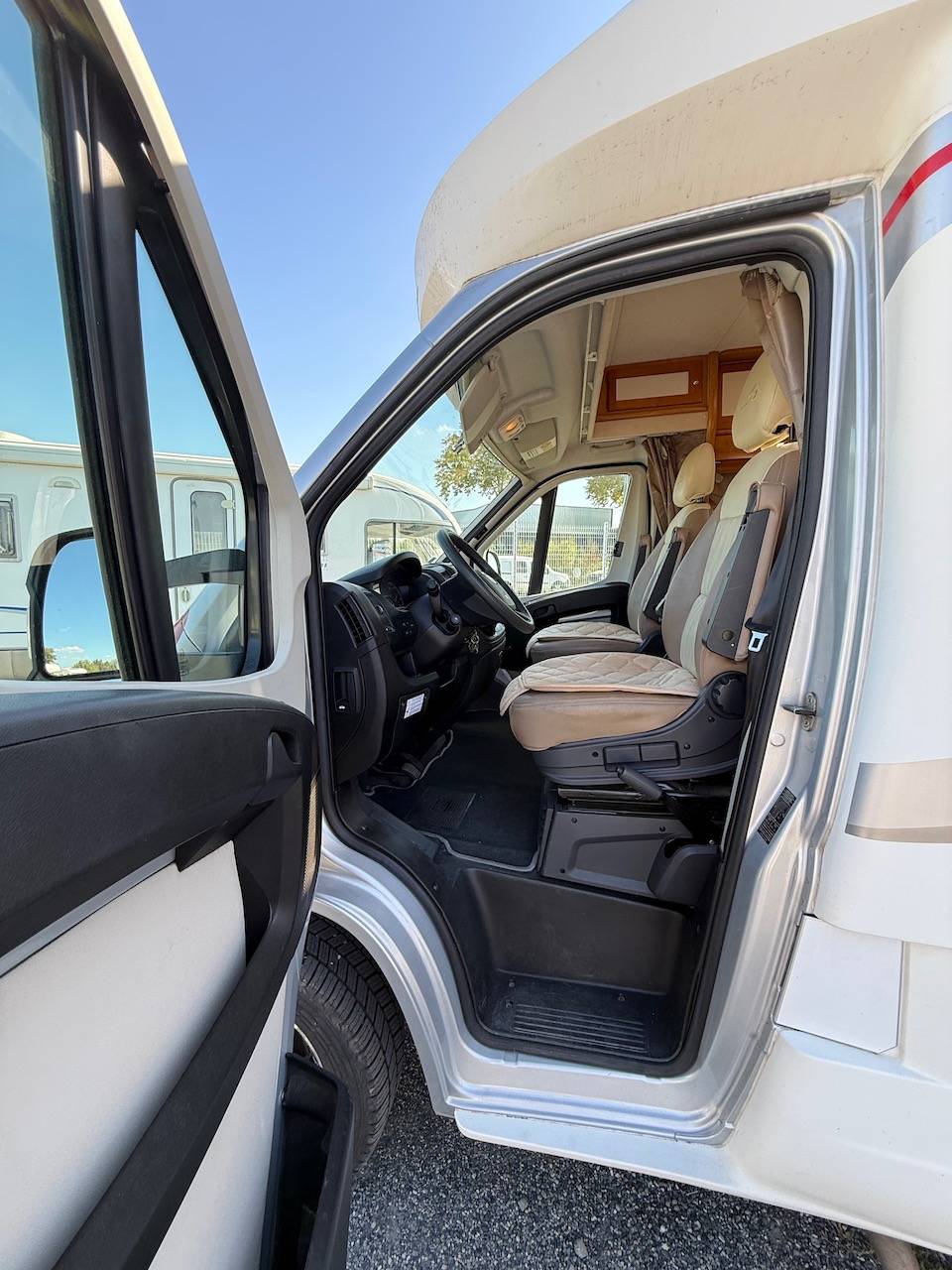 Camping-car occasion profilé, lits jumeaux, boîte automatique, 4 places, 4 couchages, Fleurette Migrateur 73 LJ, à Roques, proche de Toulouse (31)