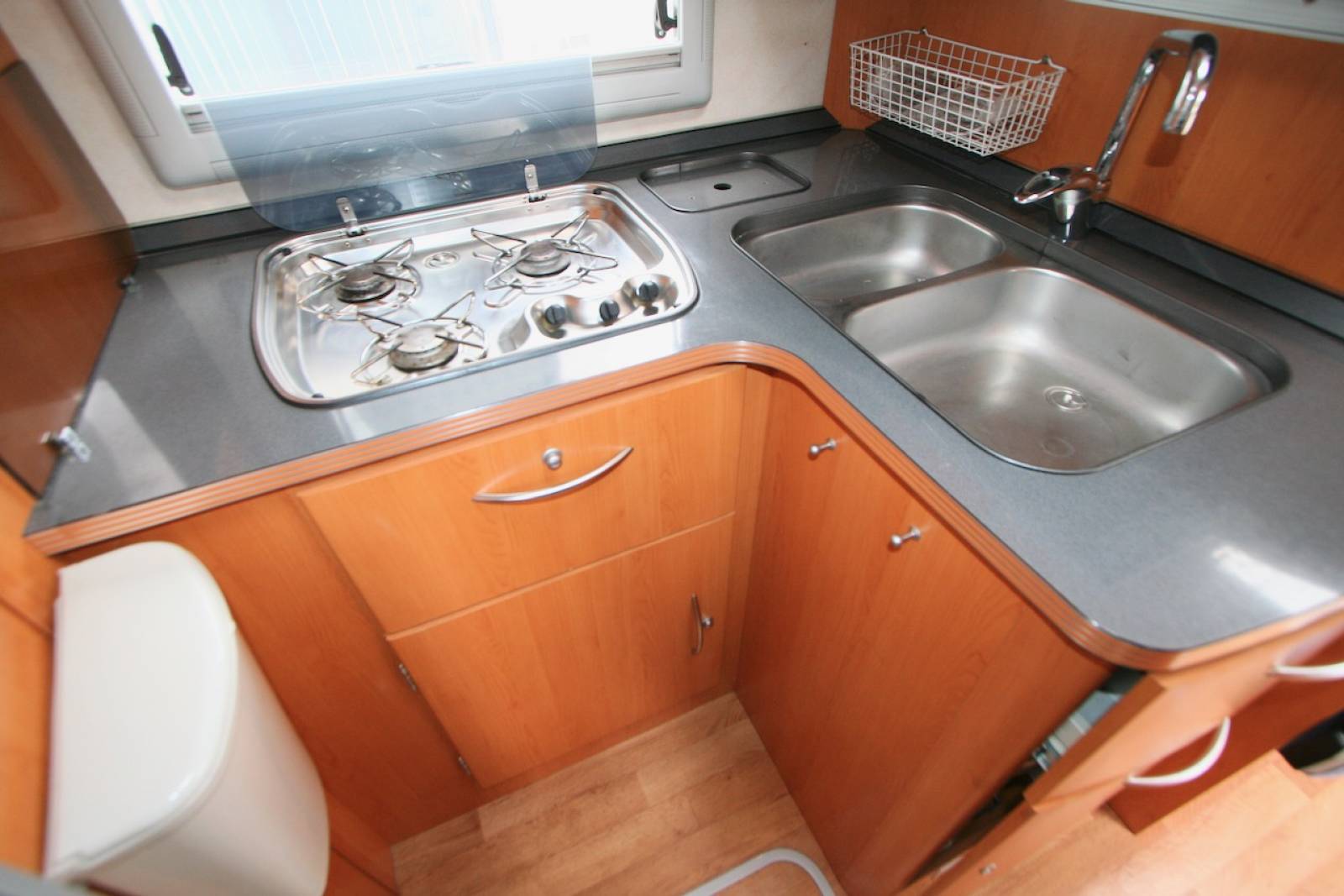 Vend Camping-car intégral occasion, Mercedes, Maxi-salon, Frankia compact Class I 640 SD, à Roques, proche de Toulouse (31)