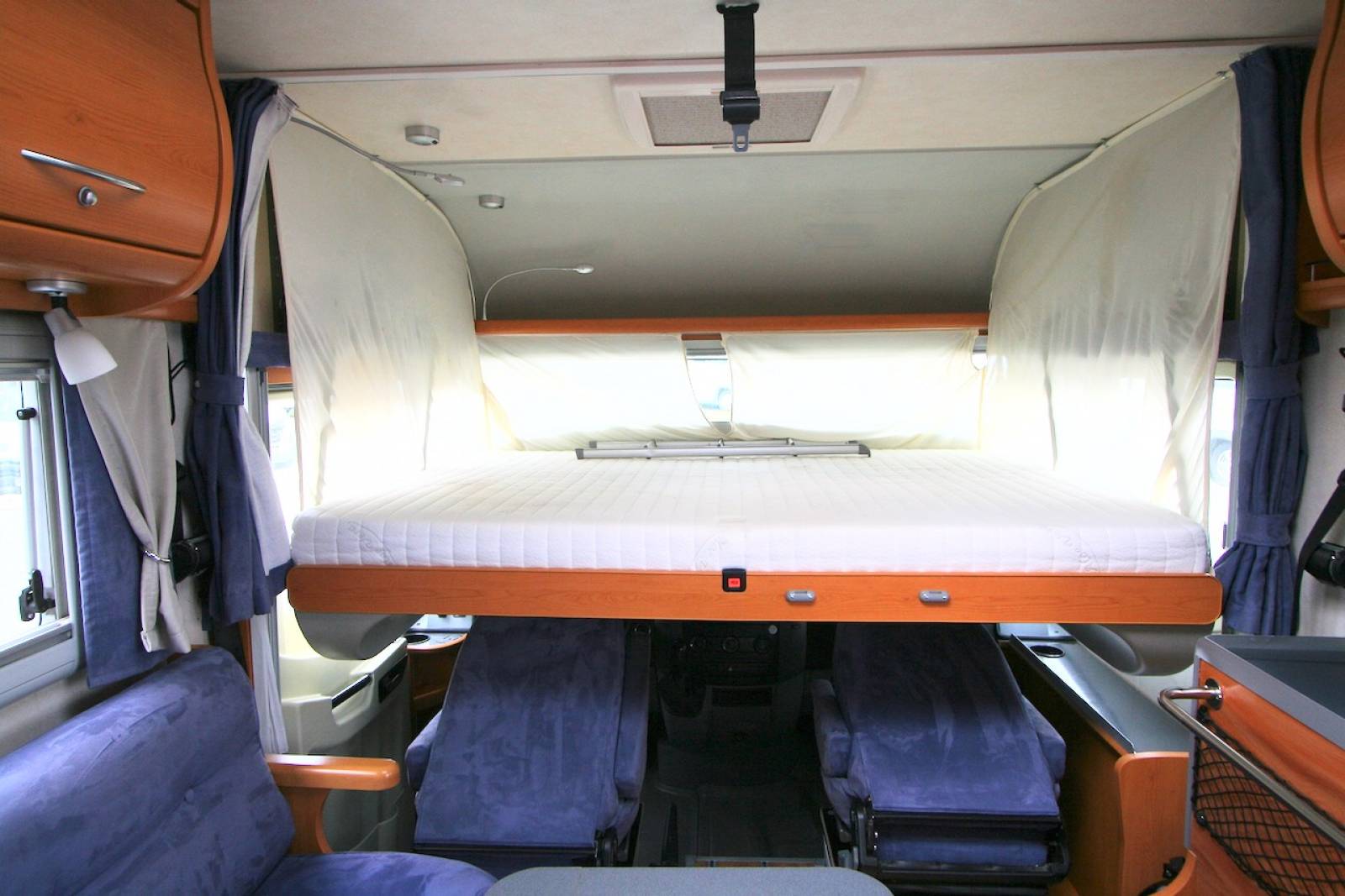 Vend Camping-car intégral occasion, Mercedes, Maxi-salon, Frankia compact Class I 640 SD, à Roques, proche de Toulouse (31)