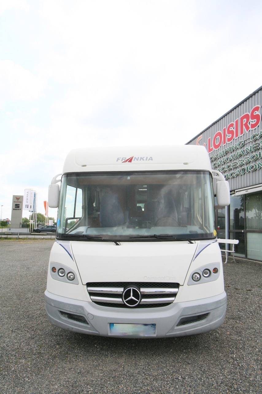Achat Camping-car intégral occasion, Mercedes, Maxi-salon, Frankia compact Class I 640 SD, à Roques, proche de Toulouse (31)