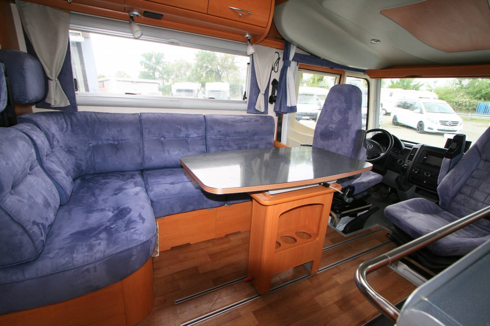 Achat Camping-car intégral occasion, Mercedes, Maxi-salon, Frankia compact Class I 640 SD, à Roques, proche de Toulouse (31)