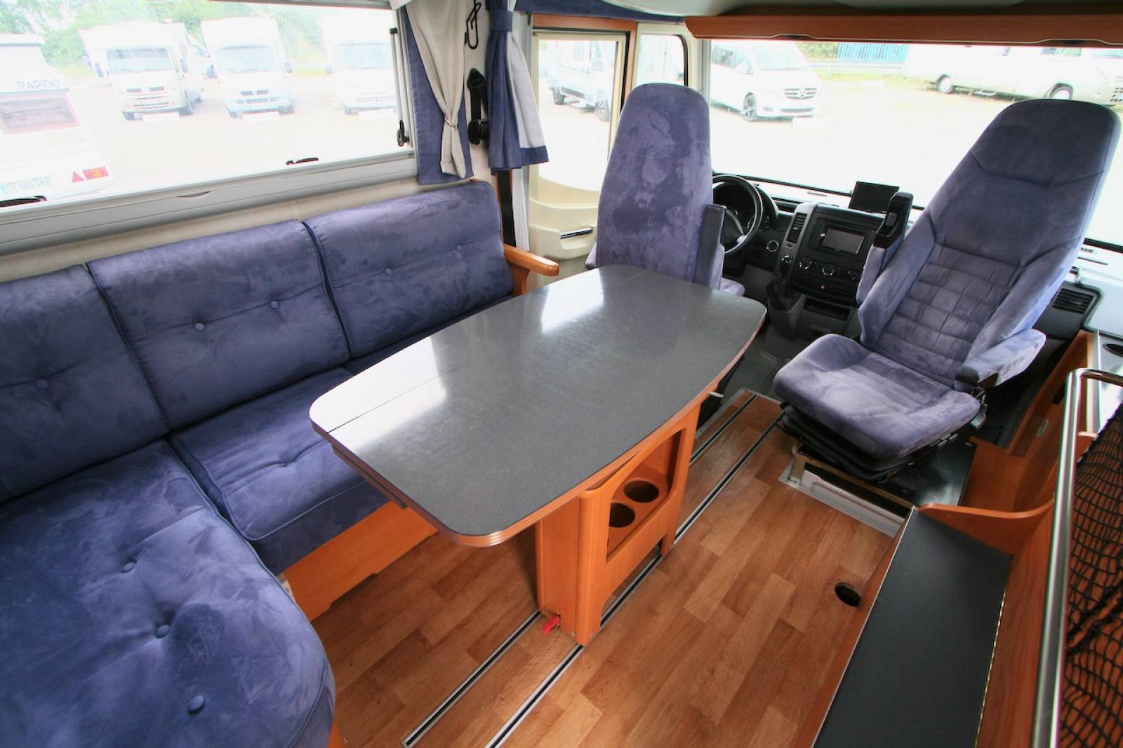 Vend Camping-car intégral occasion, Mercedes, Maxi-salon, Frankia compact Class I 640 SD, à Roques, proche de Toulouse (31)