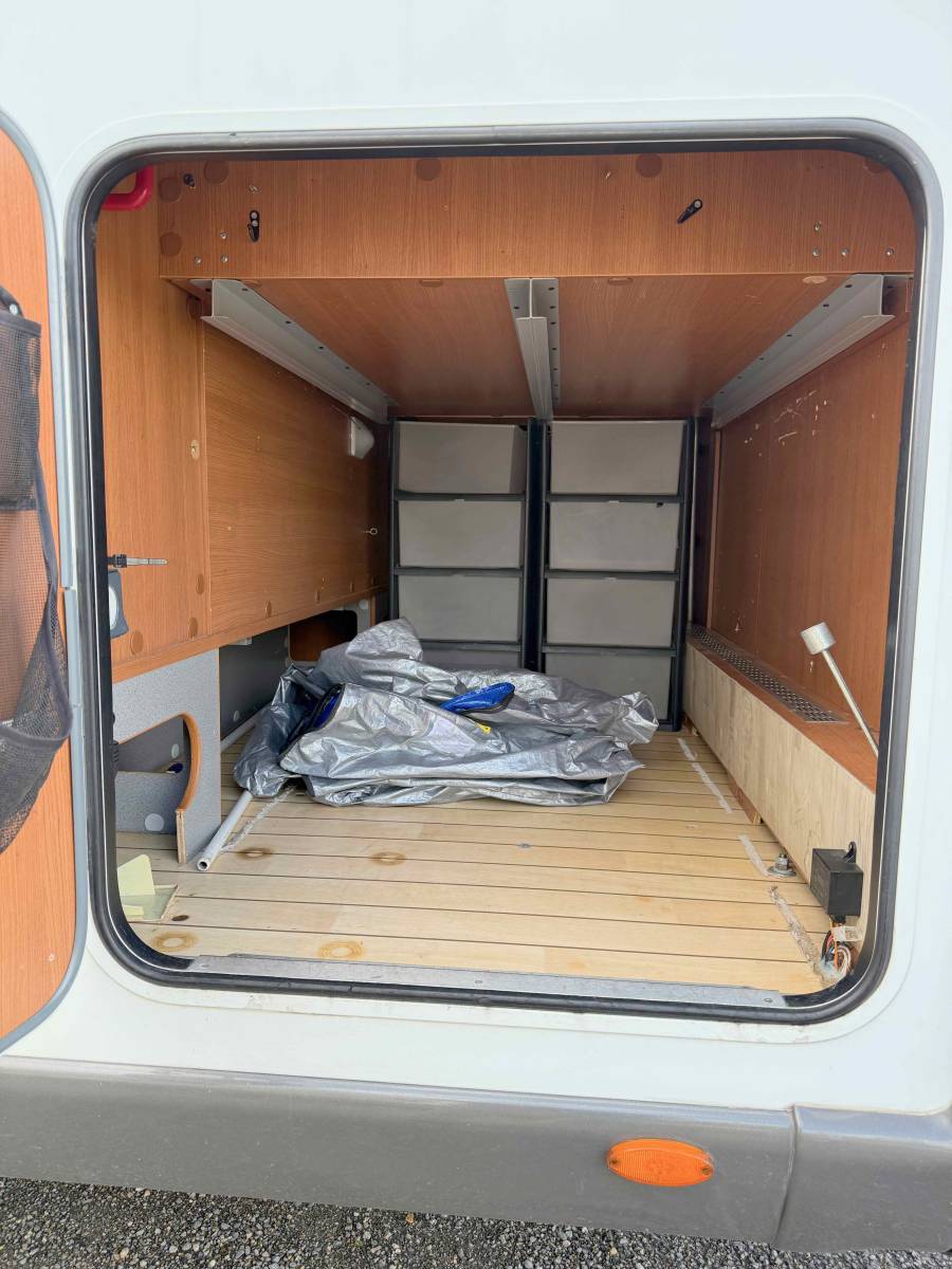 Camping-car intégral occasion, lit central et de pavillon, Pilote G 741 LC, chez Vacances et Loisirs à Roques proche de Toulouse (31)