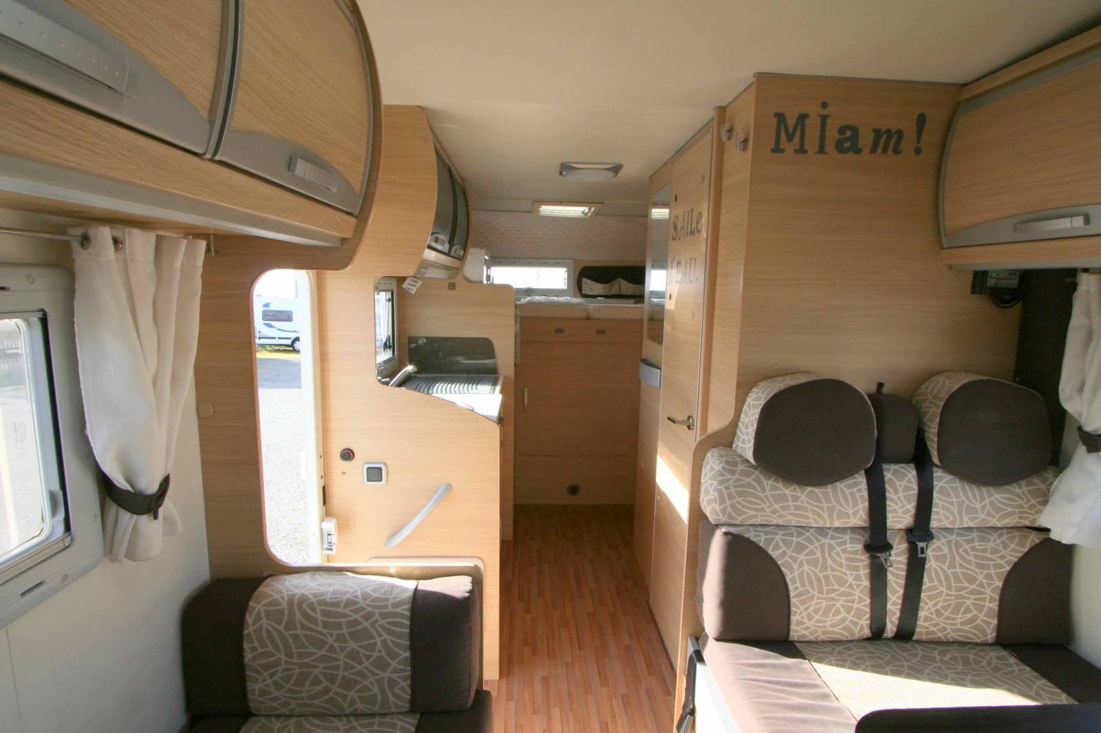 Achat Camping-car capucine occasion, 5 places, 7 couchages, Roller Team Granduca GT, à Roques proche de Toulouse (Midi-Pyrénées)