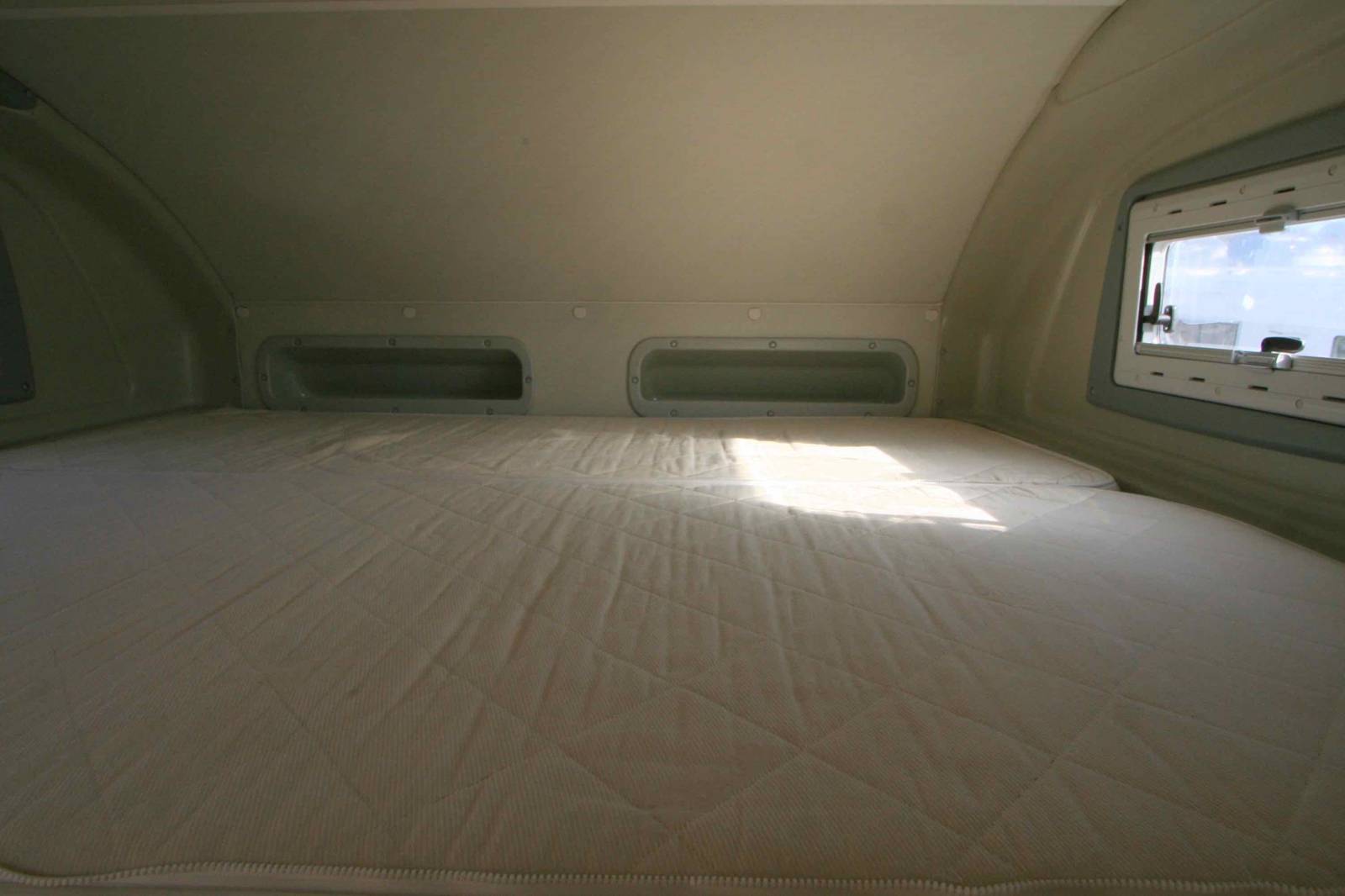 Vacances et Loisirs, le spécialiste du camping-car occasion en Midi-Pyrénées vous propose de visiter un Camping-car capucine occasion, 5 places, 7 couchages, Roller Team Granduca GT, à Roques proche de Toulouse (Midi-Pyrénées).