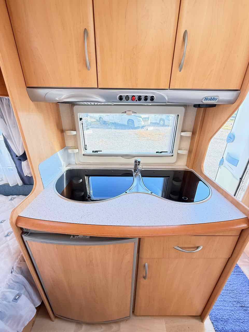 Caravane Occasion 4 couchages, lit transversal, Hobby 400 UF De Luxe easy, à Roques Proche de Toulouse (31)