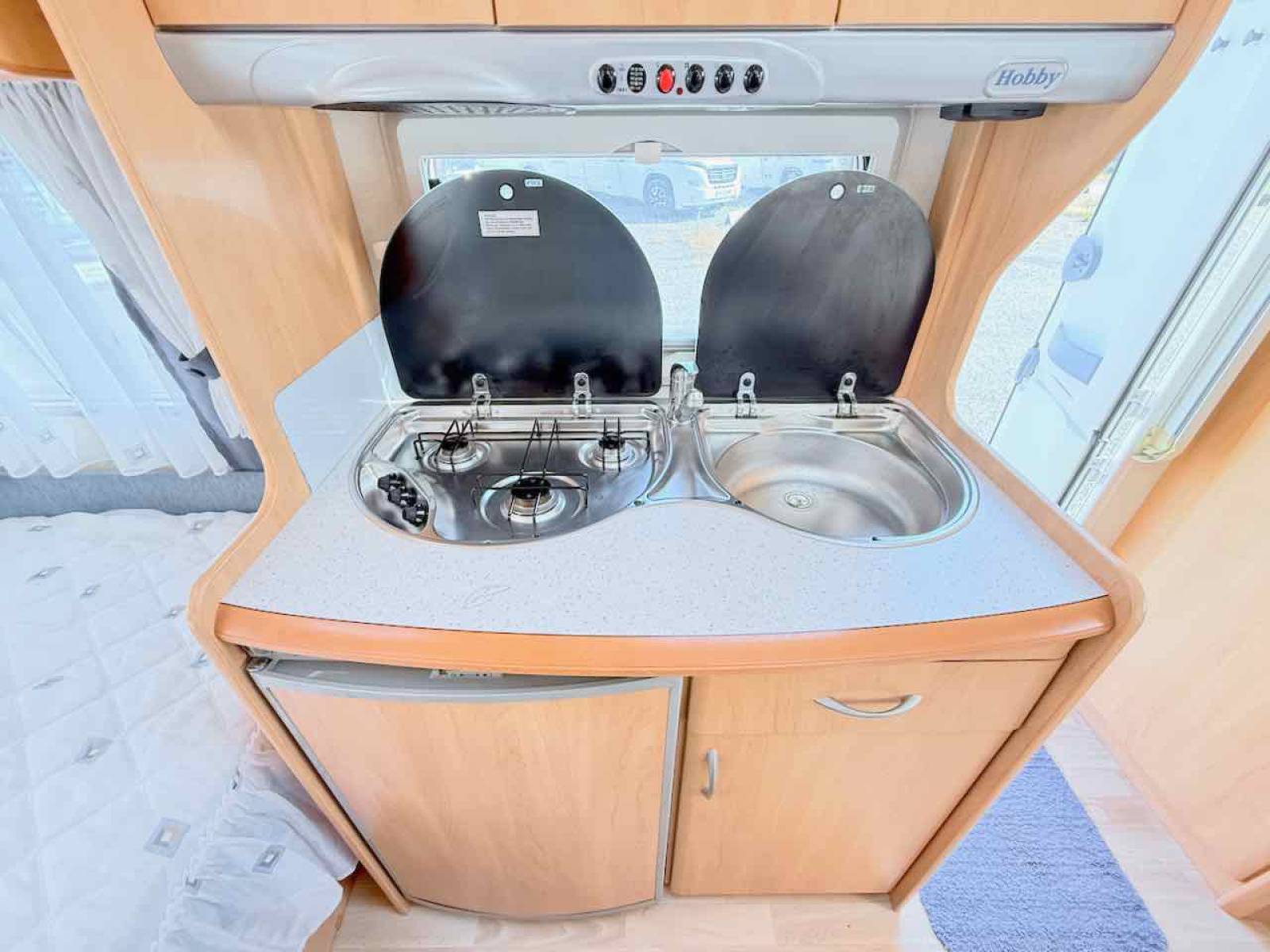 Caravane Occasion 4 couchages, lit transversal, Hobby 400 UF De Luxe easy, à Roques Proche de Toulouse (31)