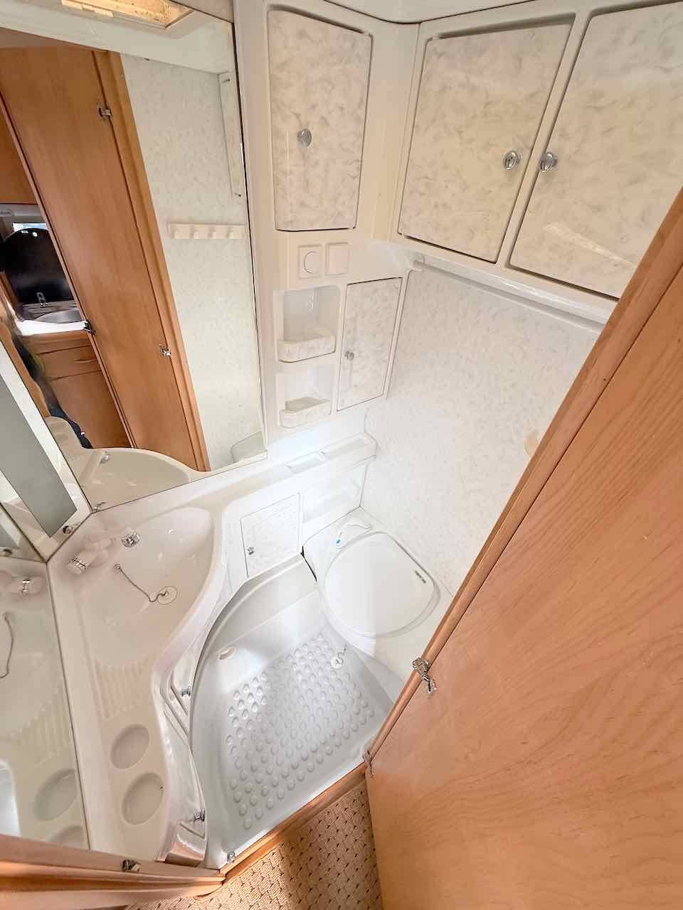 Achat Caravane occasion, lit transversal, salon en U, Hobby 450 UF Excellent, à Roques, proche de Toulouse (31)