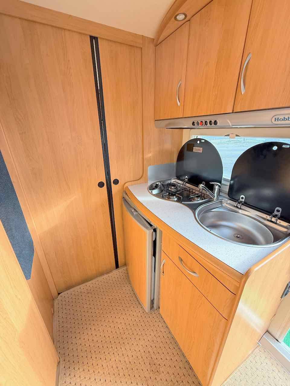 Achat Caravane occasion, lit transversal, salon en U, Hobby 450 UF Excellent, à Roques, proche de Toulouse (31)