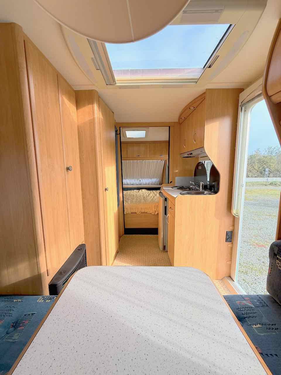 Vend Caravane occasion, lit transversal, salon en U, Hobby 450 UF Excellent, à Roques, proche de Toulouse (31)