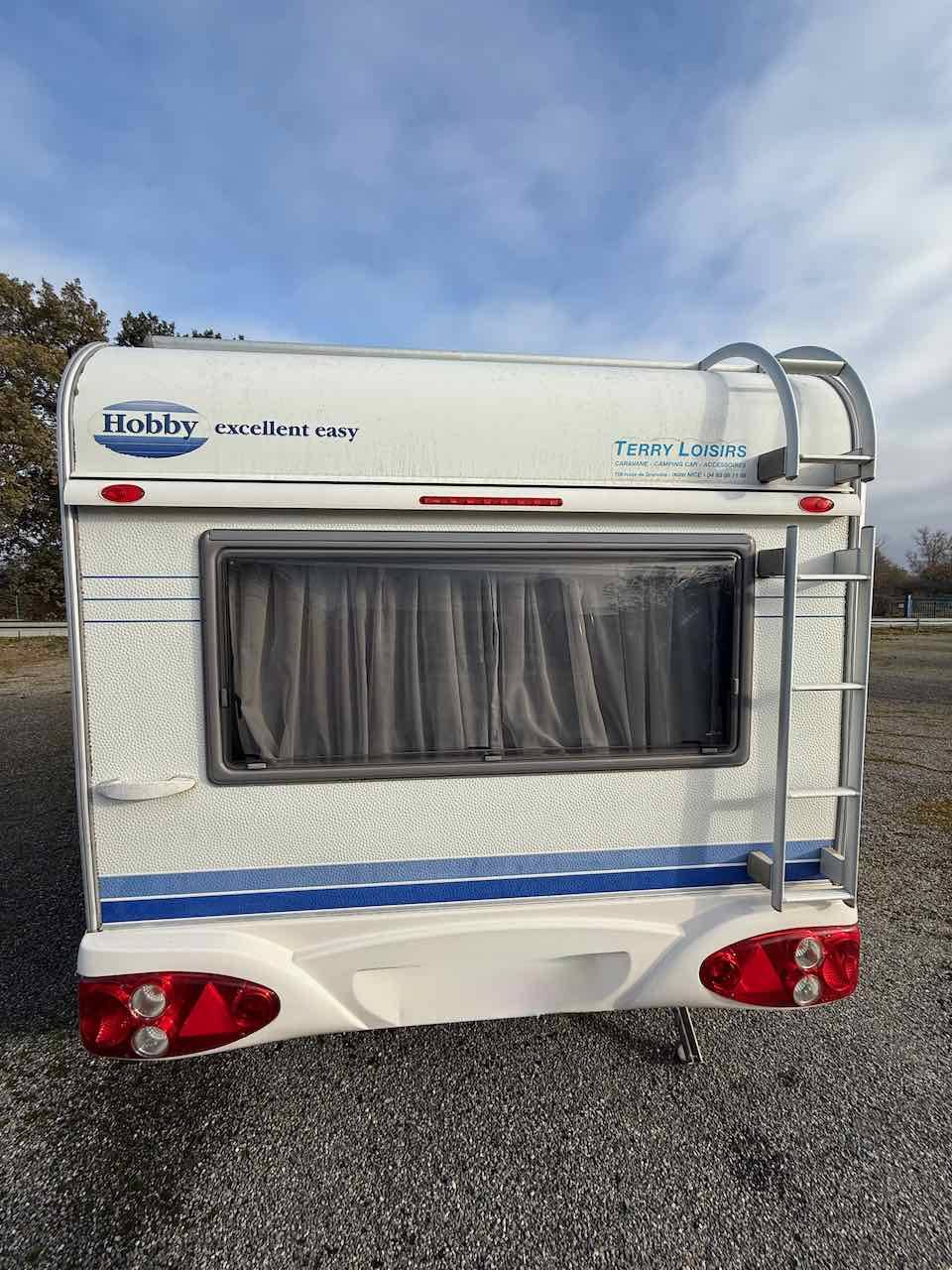 Achat Caravane occasion, lit transversal, salon en U, Hobby 450 UF Excellent, à Roques, proche de Toulouse (31)