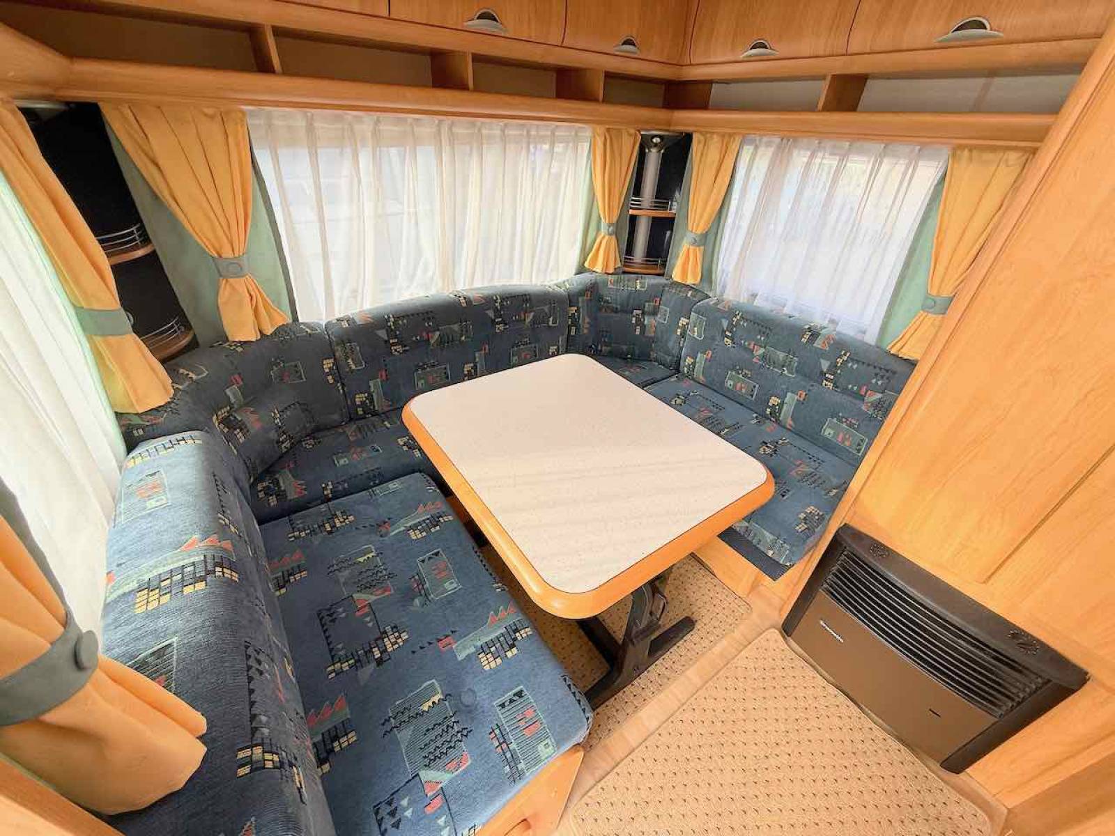 Caravane occasion, lit transversal, salon en U, Hobby 450 UF Excellent, à Roques, proche de Toulouse (31)