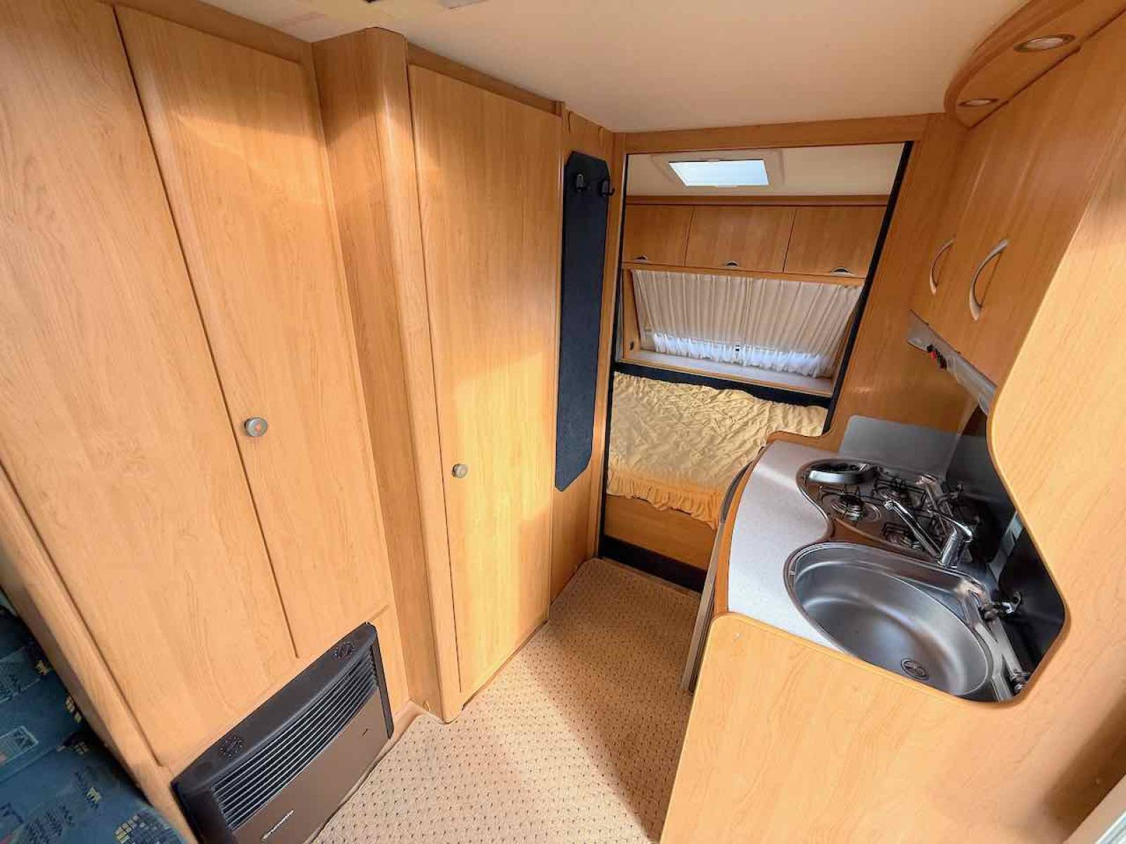 Vend Caravane occasion, lit transversal, salon en U, Hobby 450 UF Excellent, à Roques, proche de Toulouse (31)