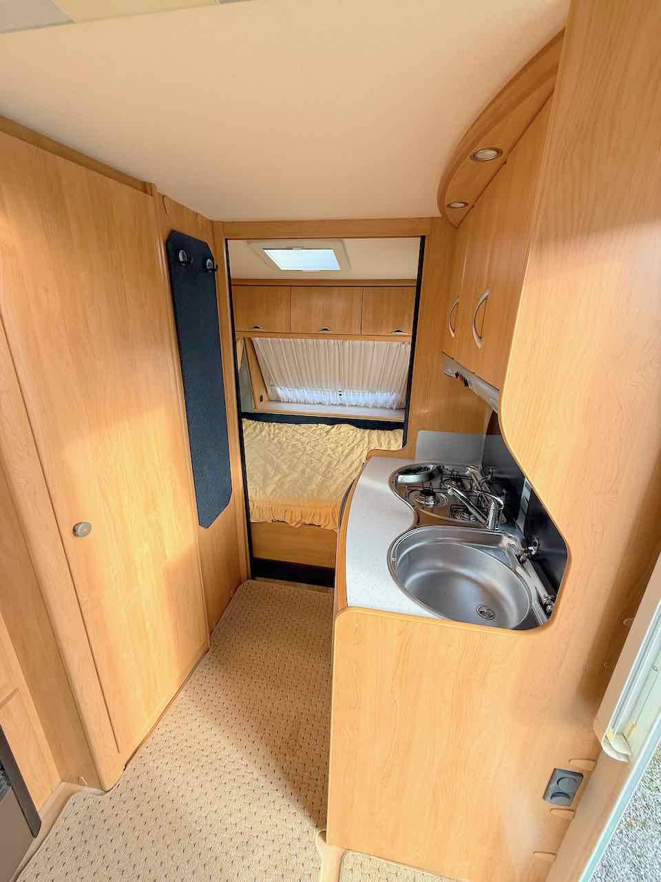 Caravane occasion, lit transversal, salon en U, Hobby 450 UF Excellent, à Roques, proche de Toulouse (31)