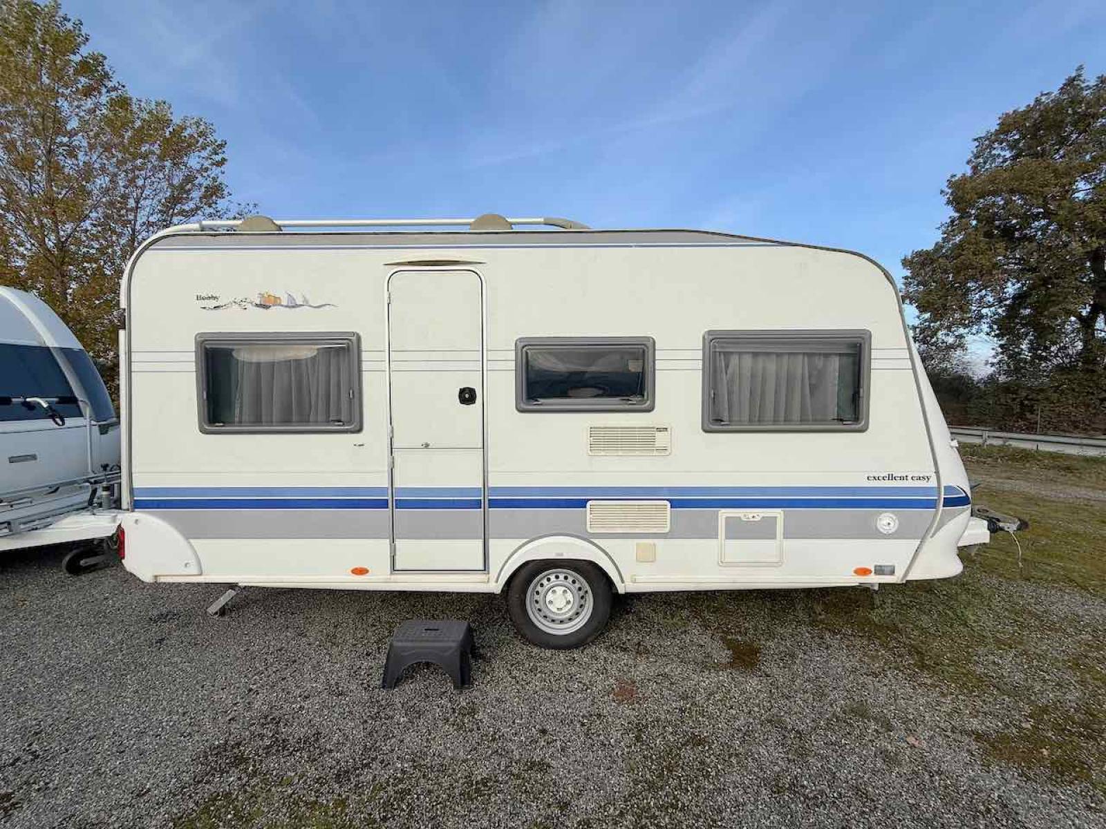 Caravane occasion, lit transversal, salon en U, Hobby 450 UF Excellent, à Roques, proche de Toulouse (31)