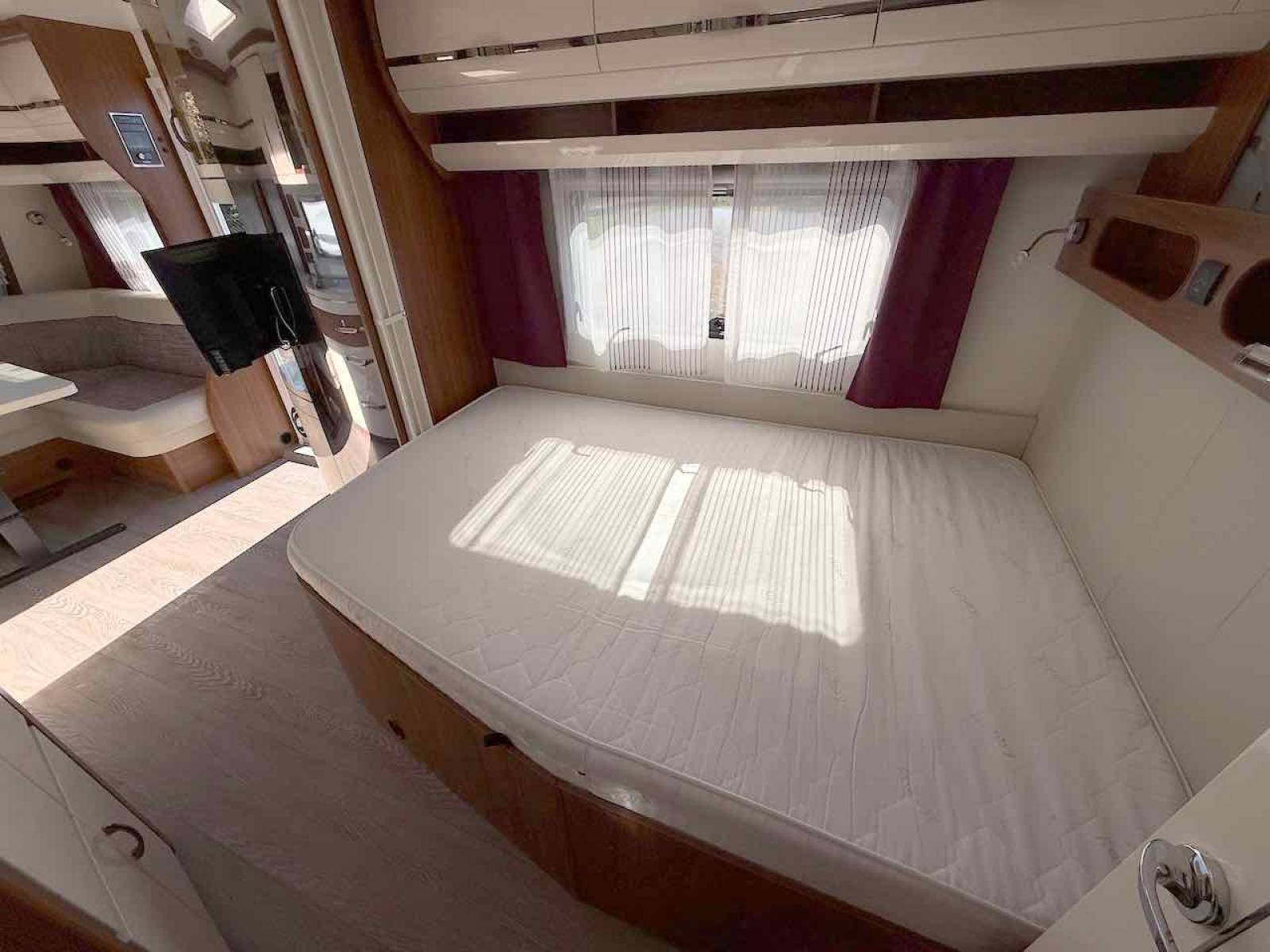 Caravane occasion, lit à la française, 4 couchages, Hobby 560 WFU, à Roques proche de Toulouse (31)
