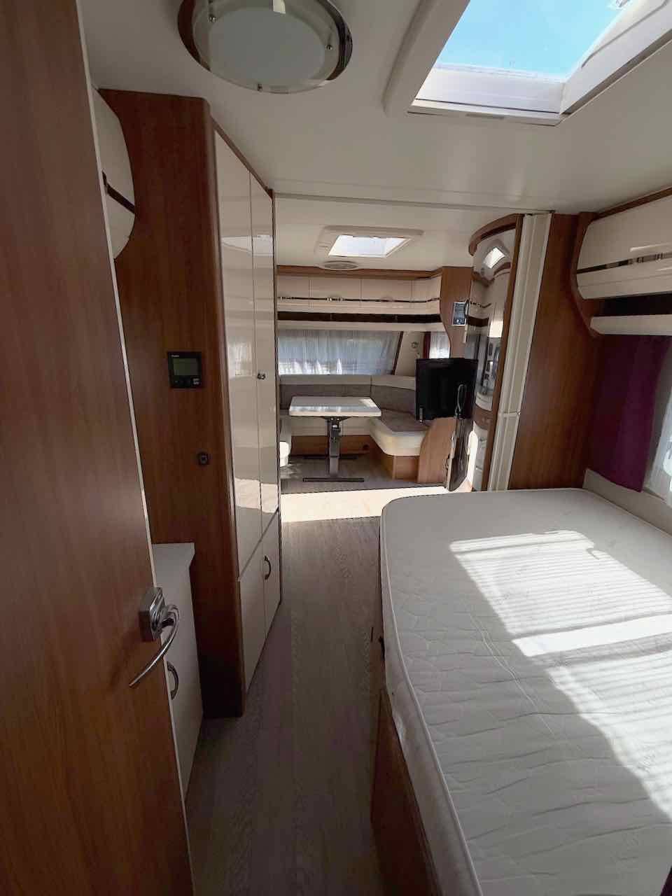 Vend Caravane occasion, lit à la française, 4 couchages, Hobby 560 WFU, à Roques proche de Toulouse (31)
