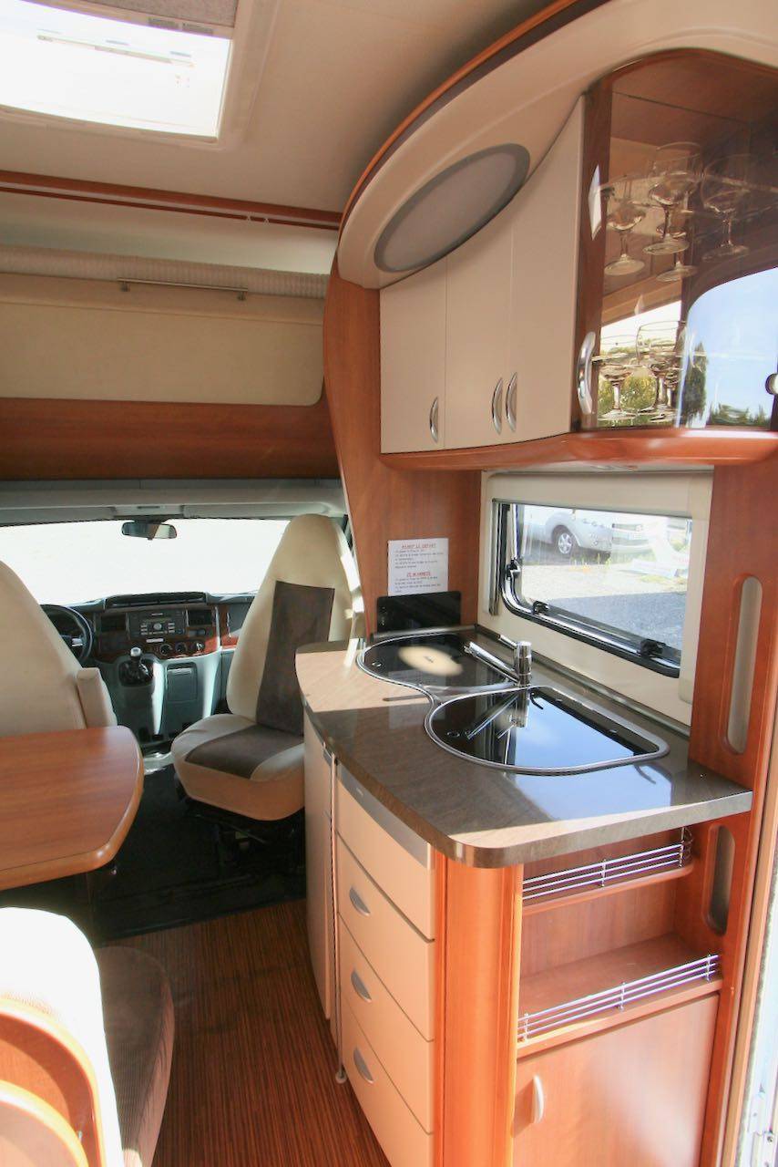 Achat Camping-car capucine occasion, lit à la française, 4 places, Hobby Siesta 555, à Roques proche Toulouse (31)