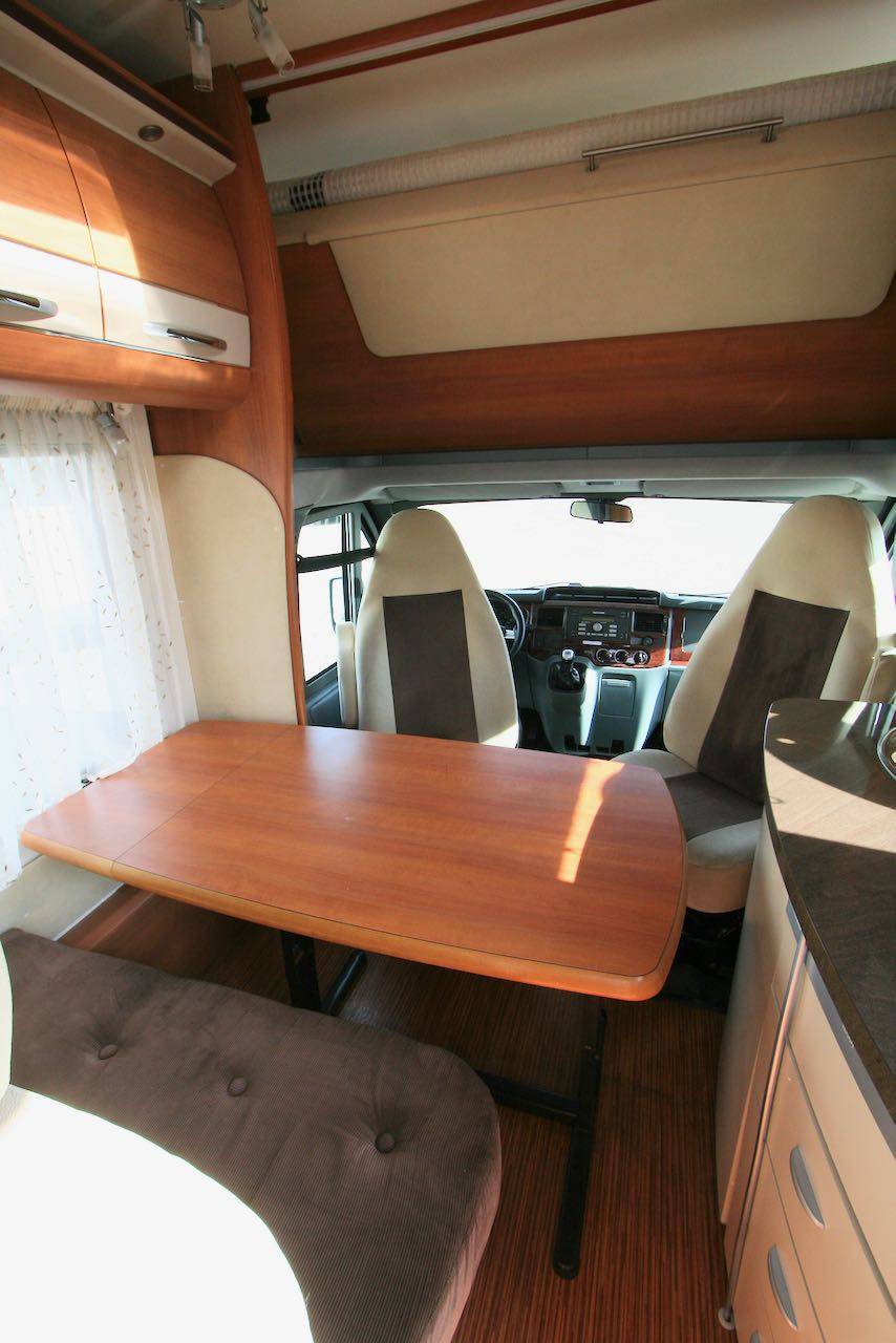 Achat Camping-car capucine occasion, lit à la française, 4 places, Hobby Siesta 555, à Roques proche Toulouse (31)