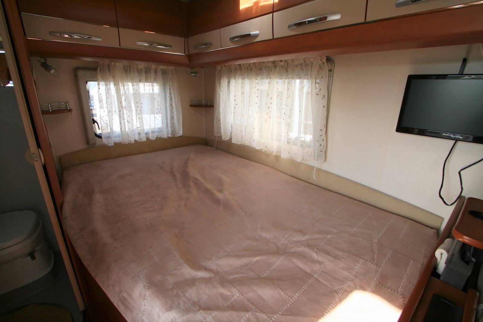 Camping-car capucine occasion, lit à la française, 4 places, Hobby Siesta 555, à Roques proche Toulouse (31)