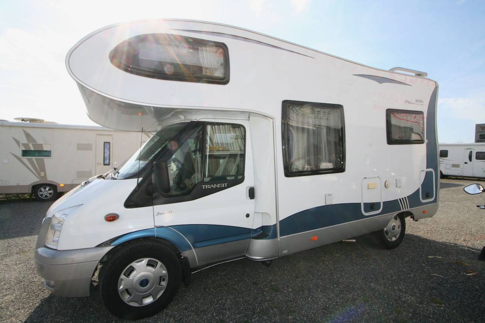 Vend Camping-car capucine occasion, lit à la française, 4 places, Hobby Siesta 555, à Roques proche Toulouse (31)