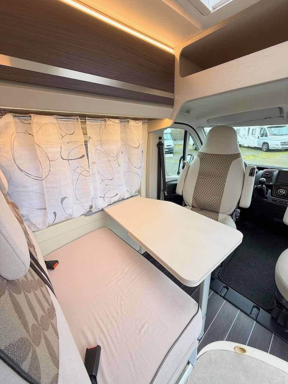 Fourgon aménagé occasion, moins de 6 m, 3 couchages, récent, Rimor Horus 38, à Roques proche de Toulouse (31)