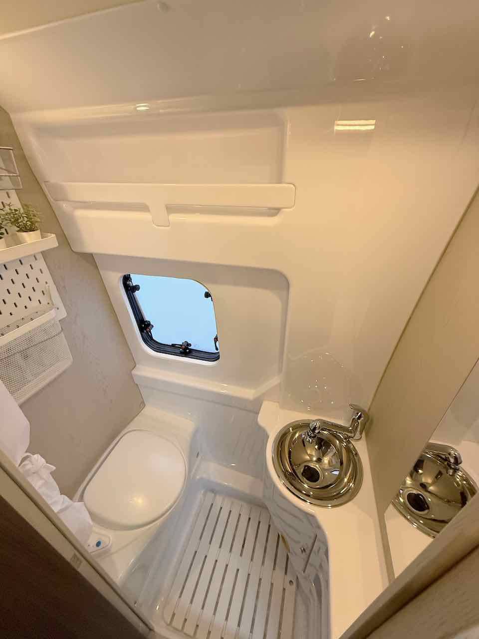 Vend Fourgon aménagé occasion, moins de 6 m, 3 couchages, récent, Rimor Horus 38, à Roques proche de Toulouse (31)