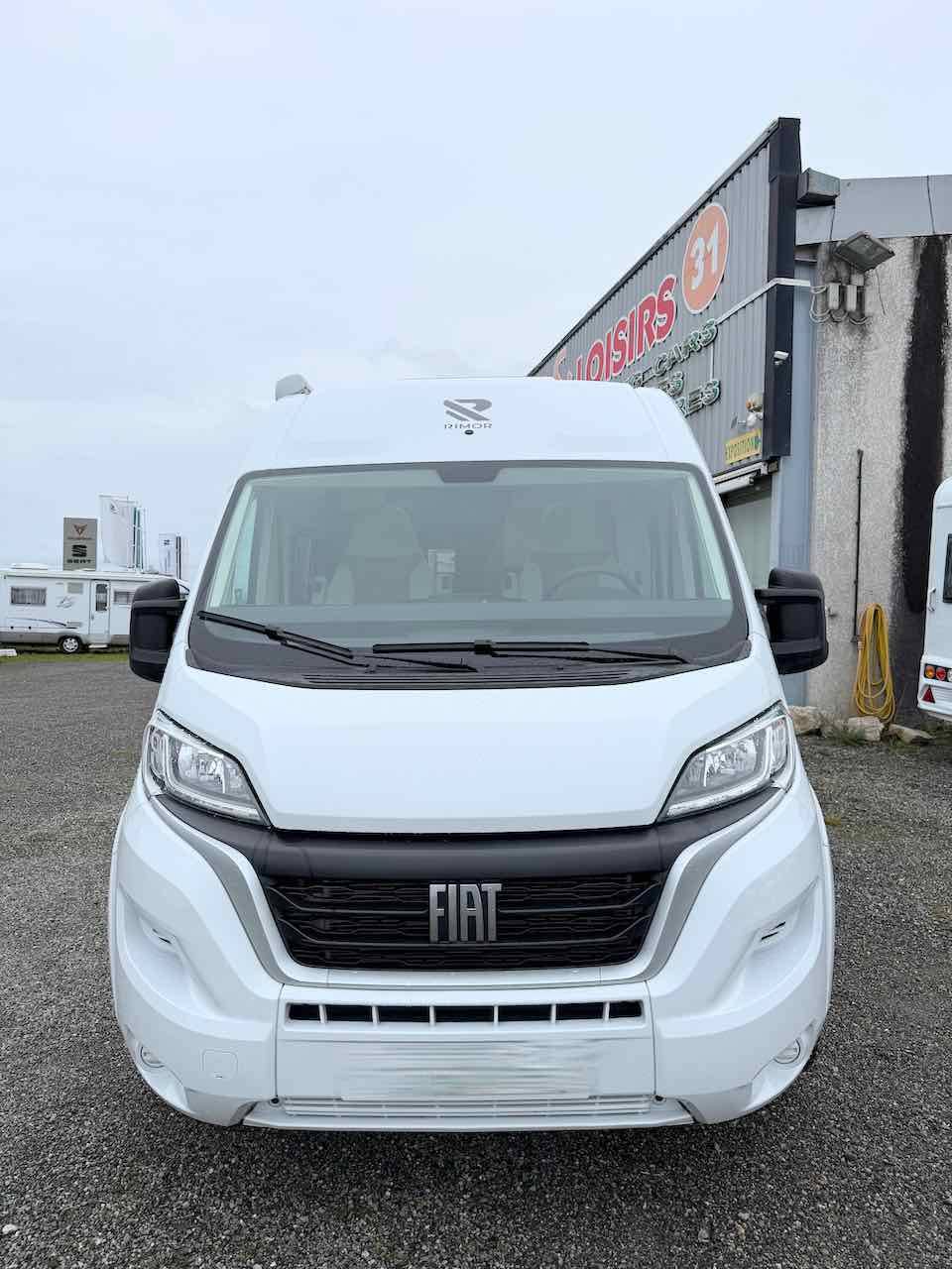 Fourgon aménagé occasion, moins de 6 m, 3 couchages, récent, Rimor Horus 38, à Roques proche de Toulouse (31)