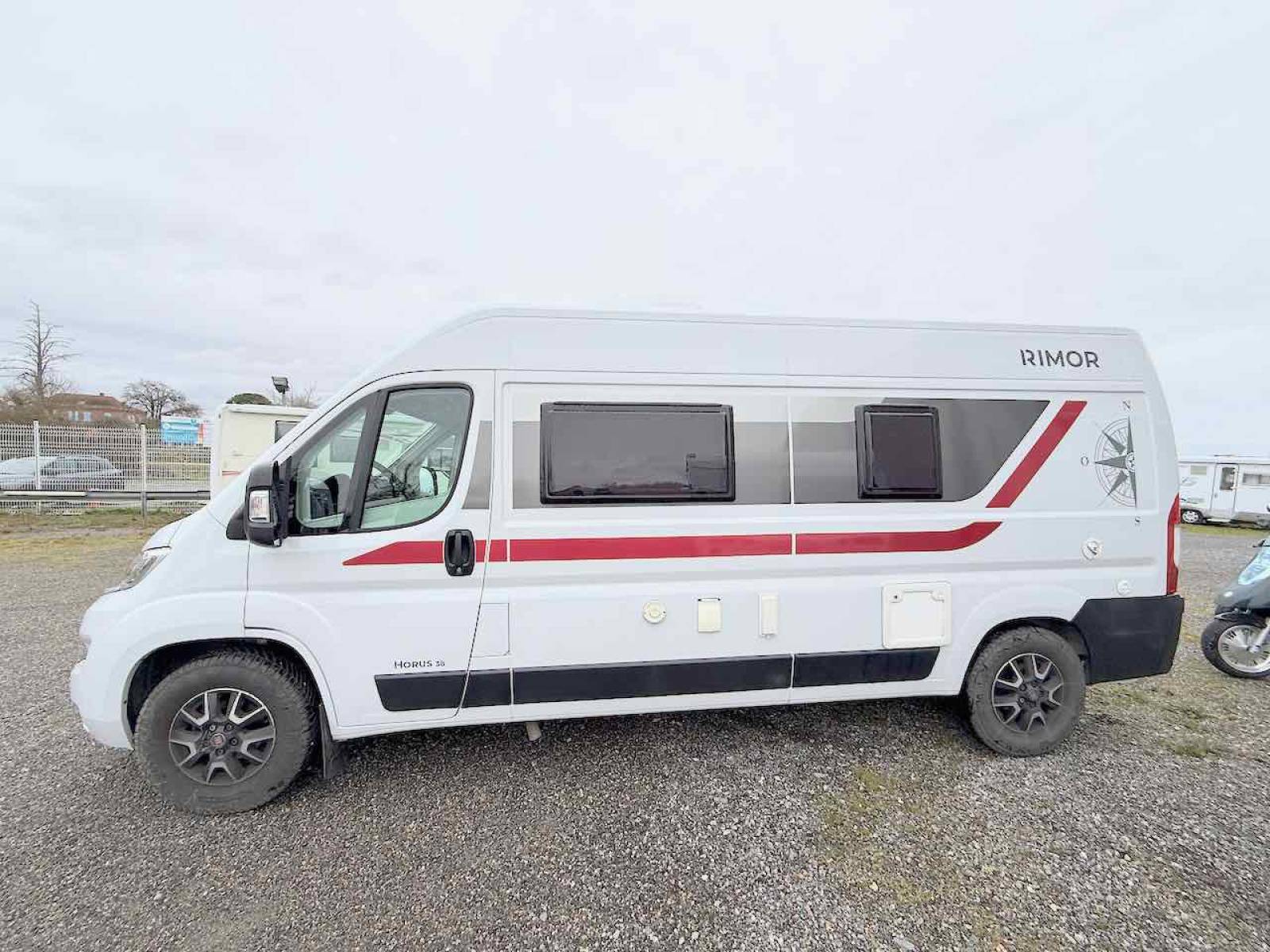 Achat Fourgon aménagé occasion, moins de 6 m, 3 couchages, récent, Rimor Horus 38, à Roques proche de Toulouse (31)
