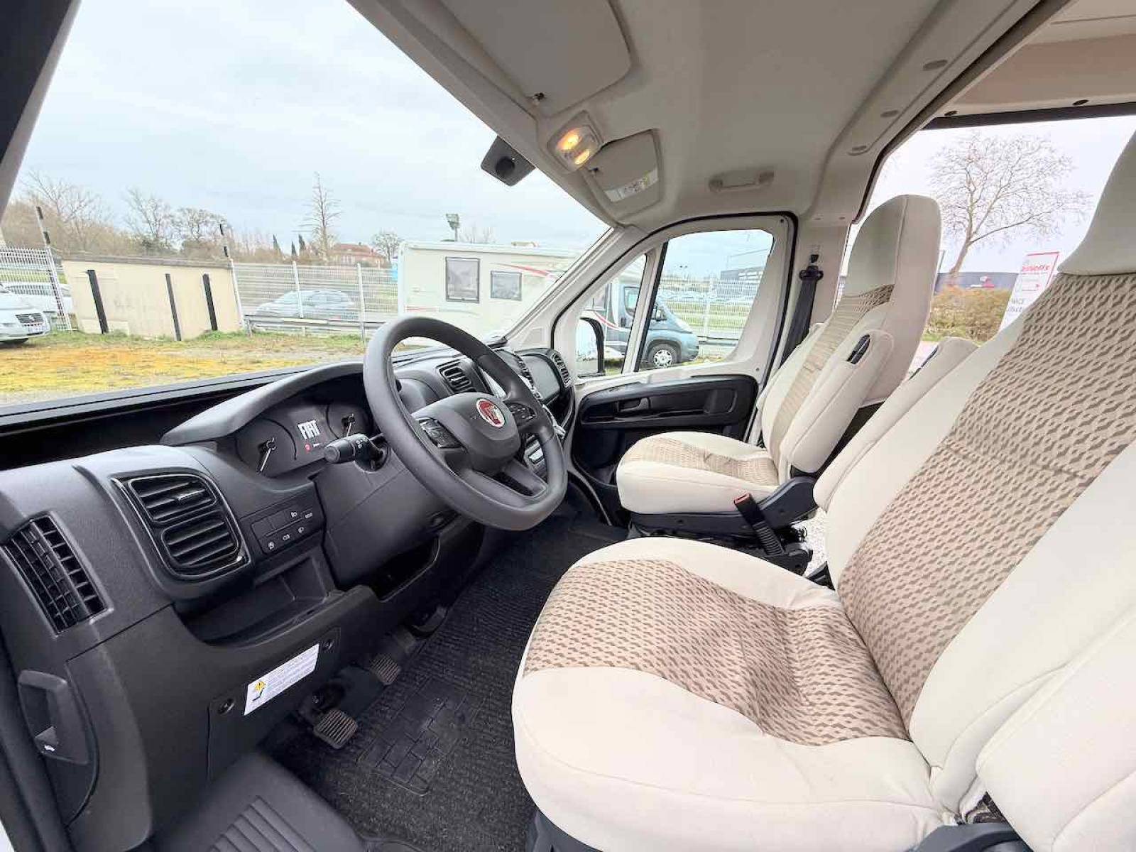 Vend Fourgon aménagé occasion, moins de 6 m, 3 couchages, récent, Rimor Horus 38, à Roques proche de Toulouse (31)