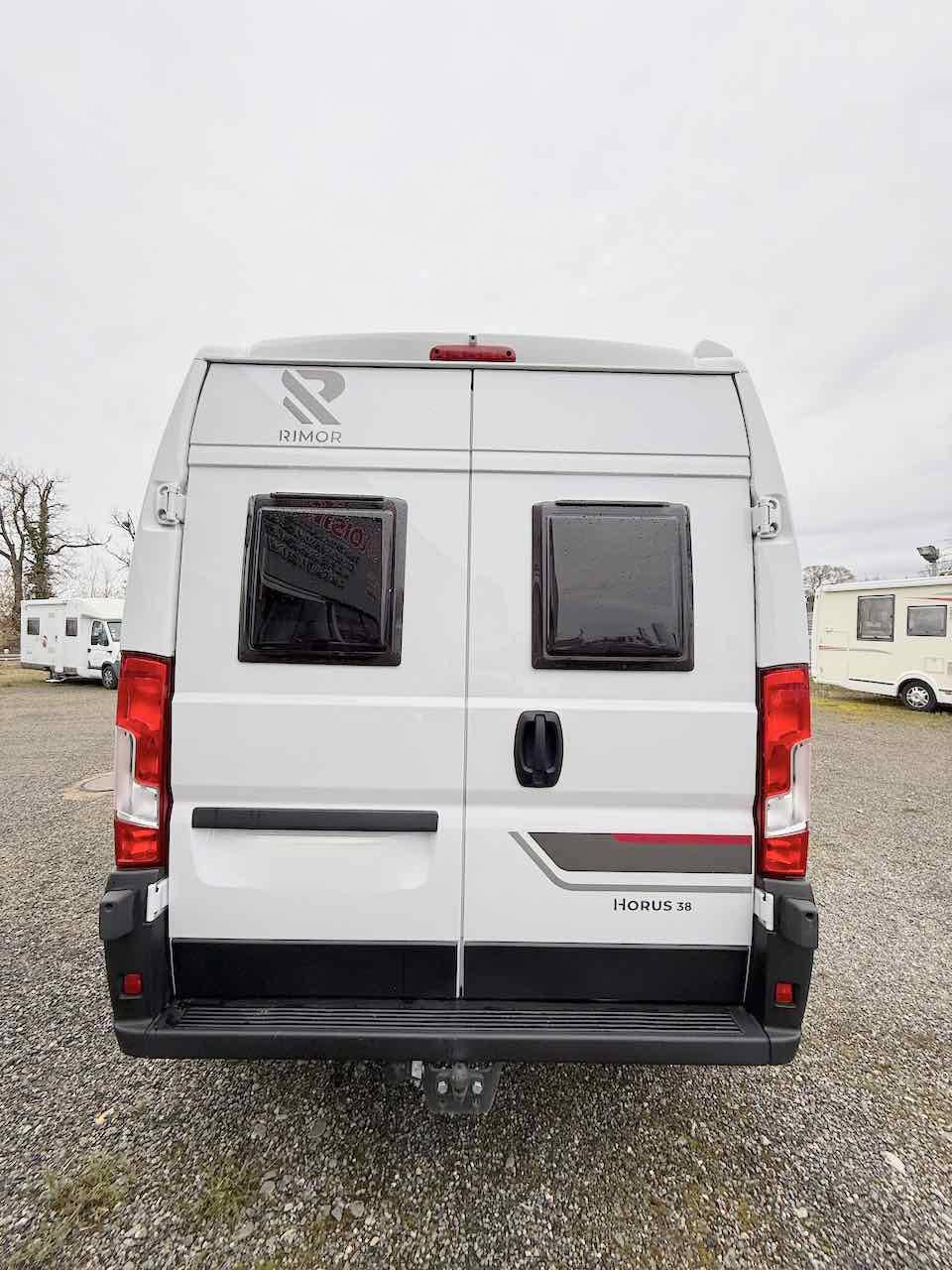 Fourgon aménagé occasion, moins de 6 m, 3 couchages, récent, Rimor Horus 38, à Roques proche de Toulouse (31)