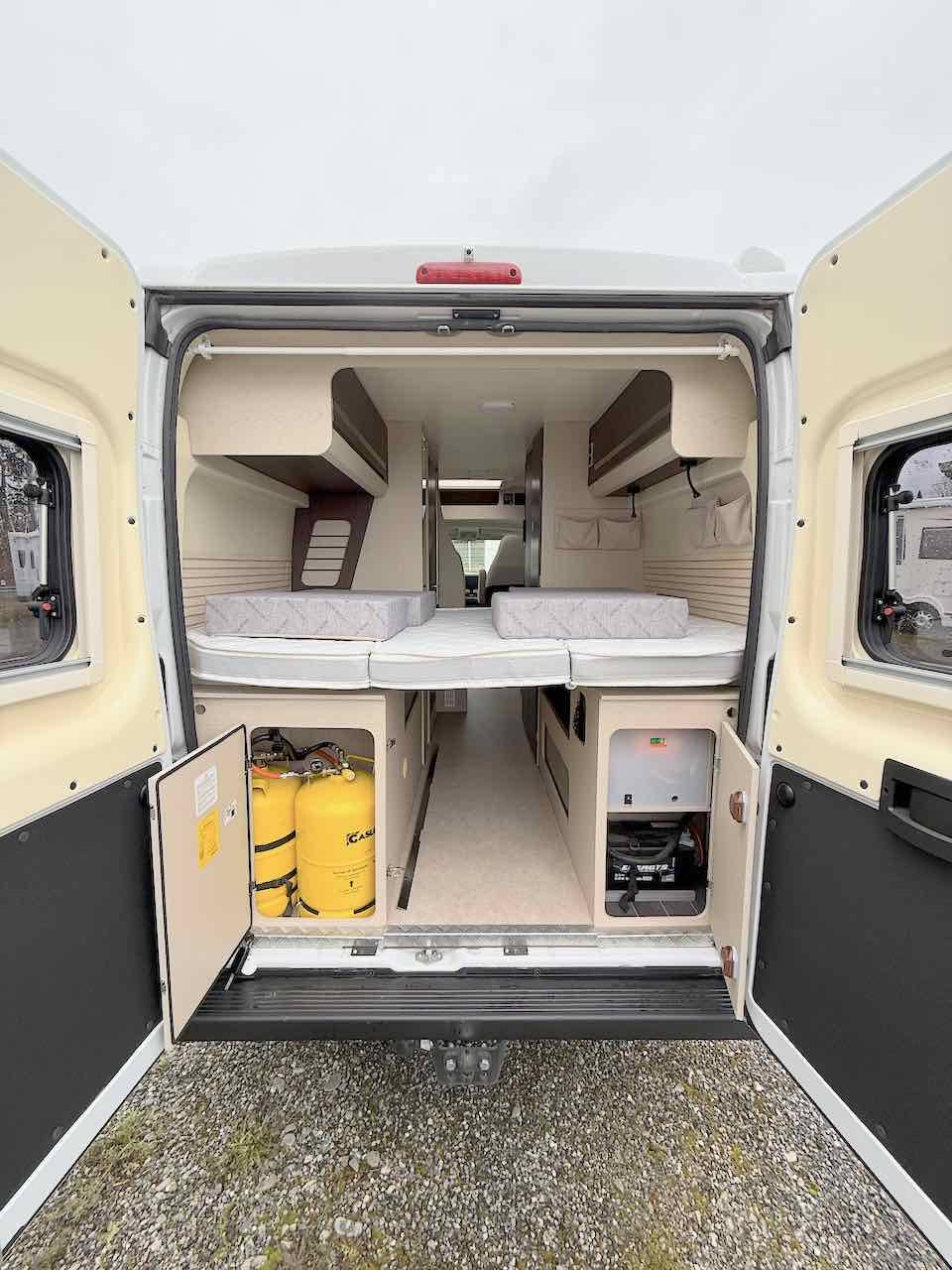 Achat Fourgon aménagé occasion, moins de 6 m, 3 couchages, récent, Rimor Horus 38, à Roques proche de Toulouse (31)