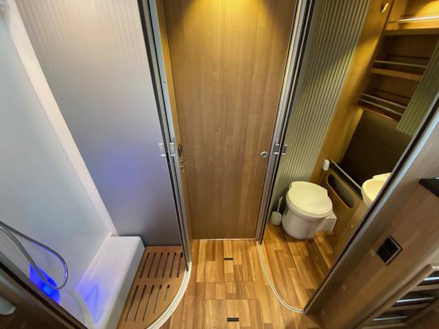 Achat Camping-car intégral occasion, poids lourd, lit de milieu, Hymer B 698, à Roques proche de Toulouse (31)