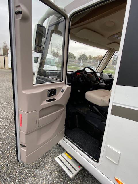 Achat Camping-car intégral occasion, poids lourd, lit de milieu, Hymer B 698, à Roques proche de Toulouse (31)