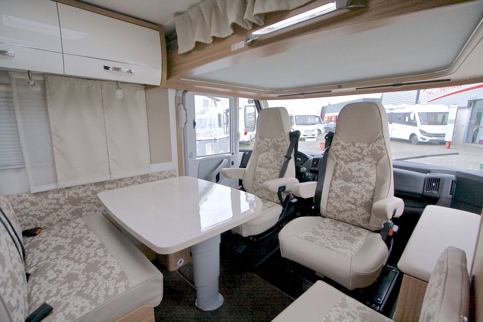 Vente Camping-car intégral occasion, 4 places, peu de kilomètres, Hymer Classic-i 698, à Roques, Toulouse (31)