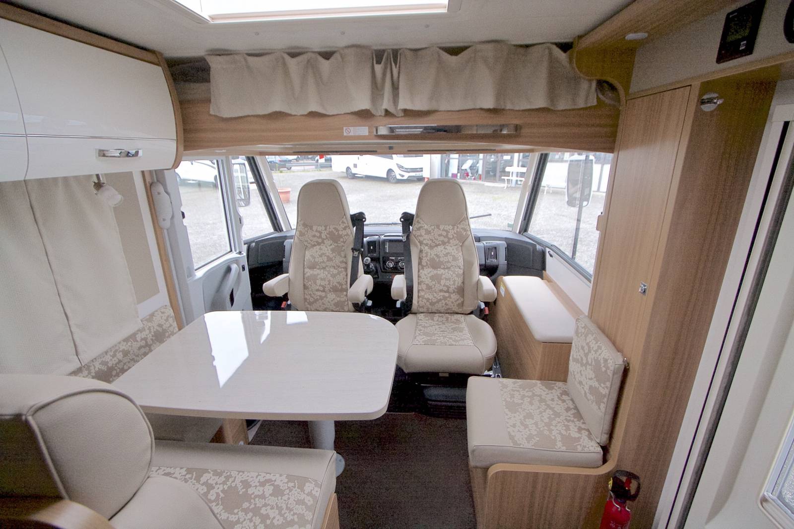 Achat Camping-car intégral occasion, 4 places, peu de kilomètres, Hymer Classic-i 698, à Roques, Toulouse (31)