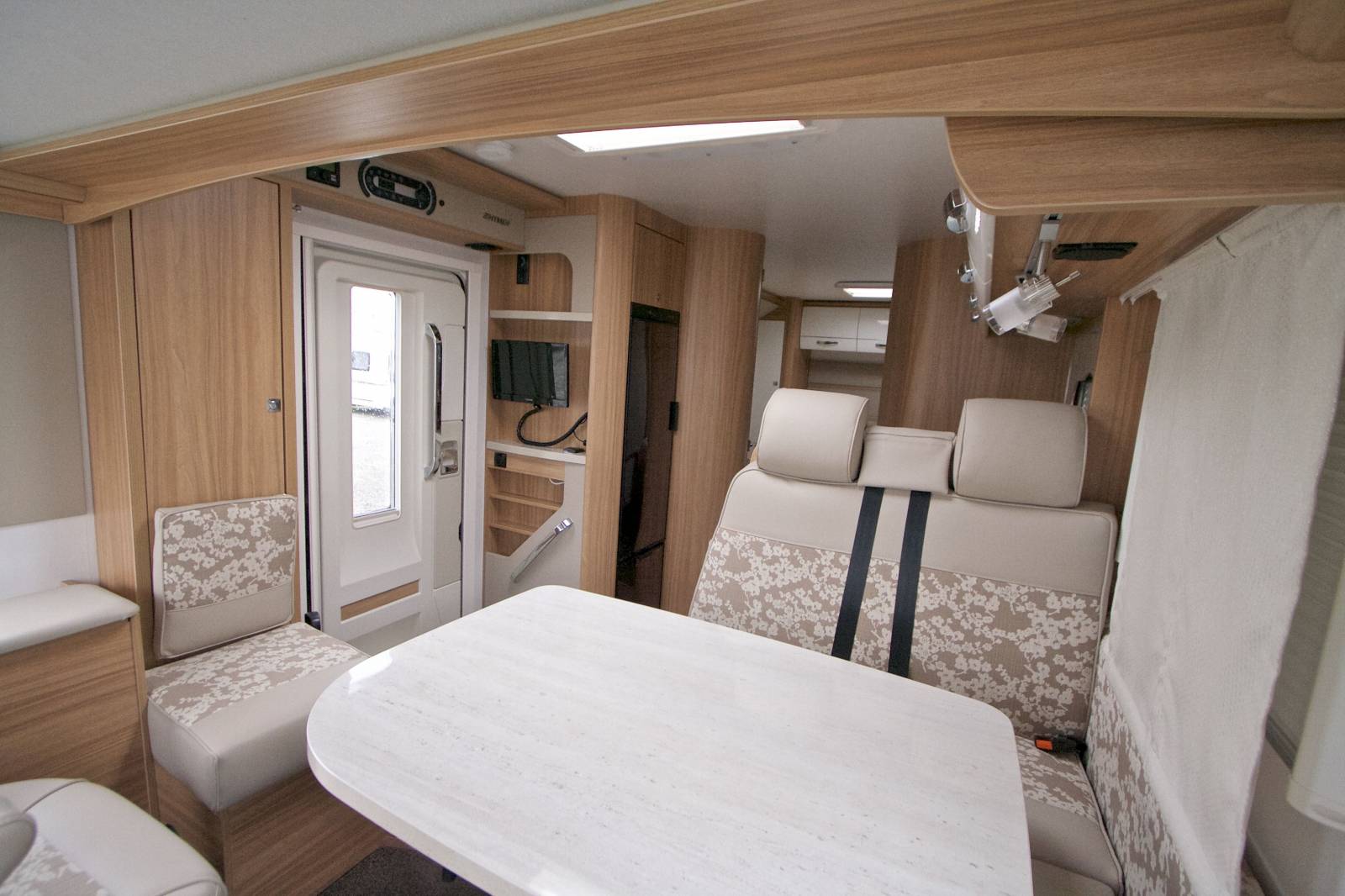 Vente Camping-car intégral occasion, 4 places, peu de kilomètres, Hymer Classic-i 698, à Roques, Toulouse (31)