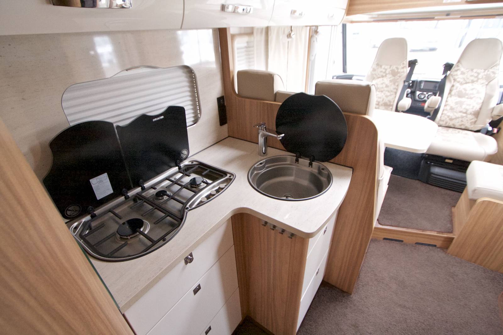 Vente Camping-car intégral occasion, 4 places, peu de kilomètres, Hymer Classic-i 698, à Roques, Toulouse (31)