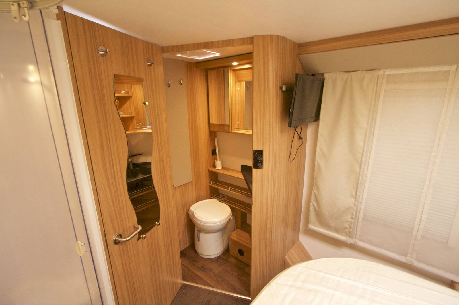 Achat Camping-car intégral occasion, 4 places, peu de kilomètres, Hymer Classic-i 698, à Roques, Toulouse (31)