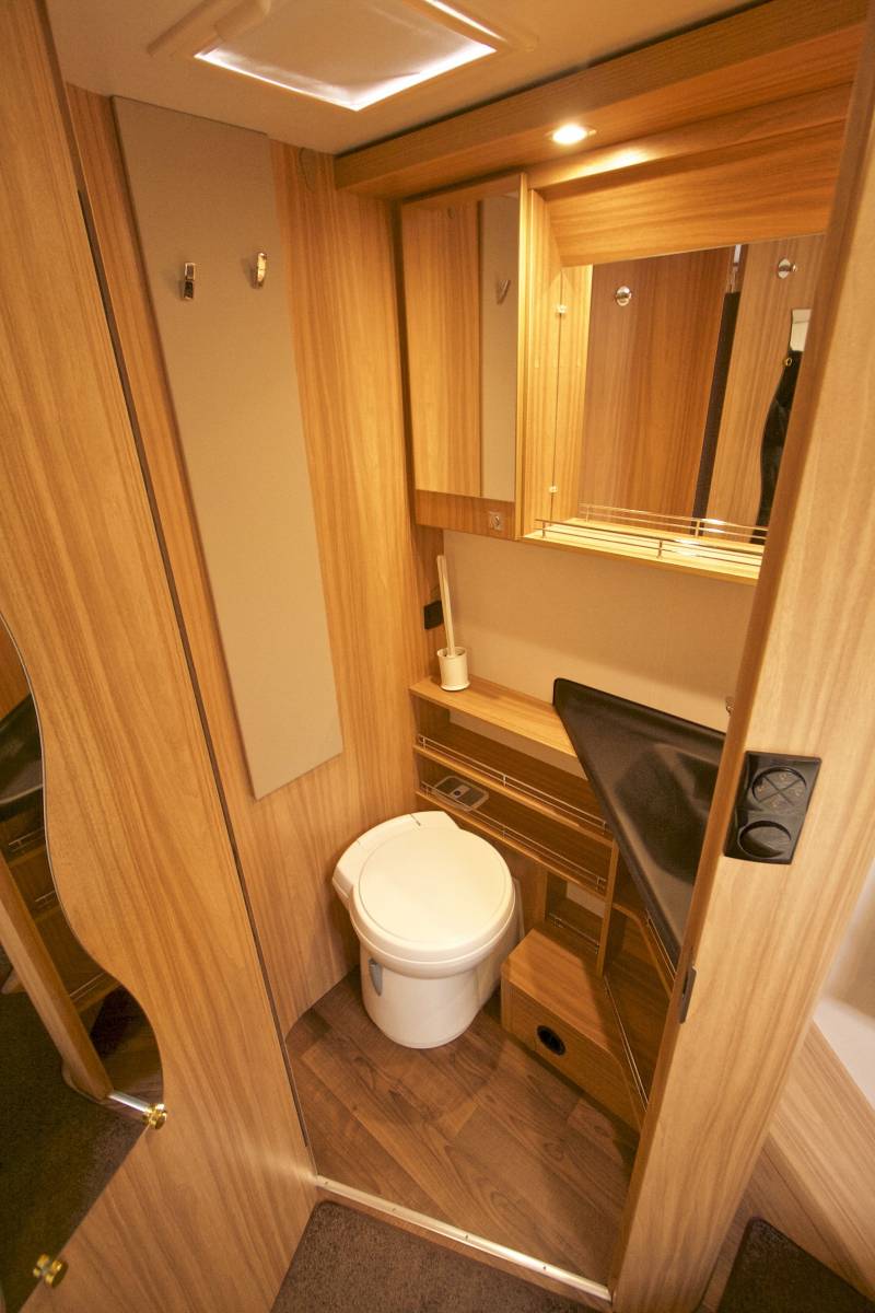 Camping-car intégral occasion, 4 places, peu de kilomètres, Hymer Classic-i 698, à Roques, Toulouse (31)